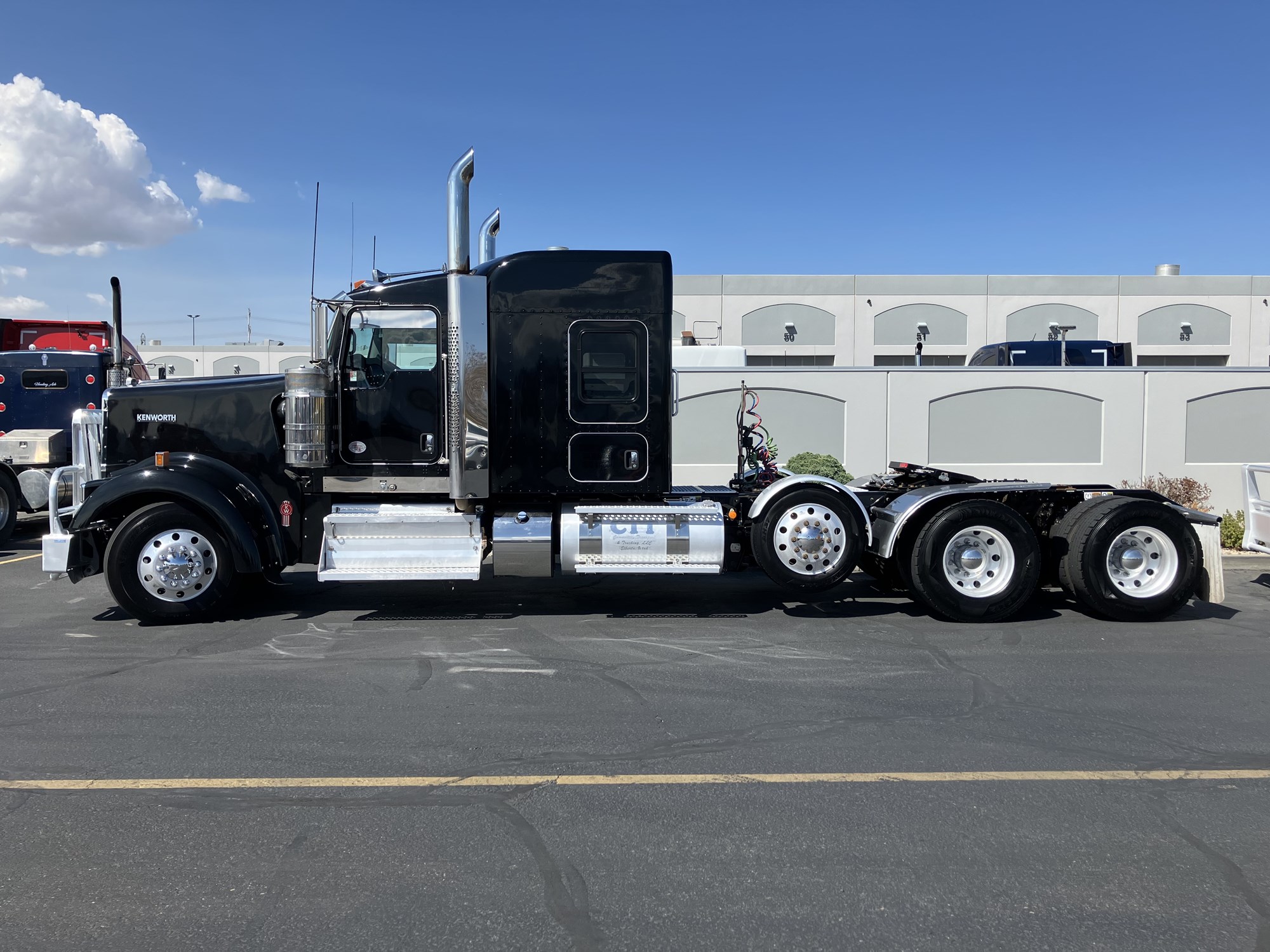 2022 Kenworth W900 - image 1 of 6