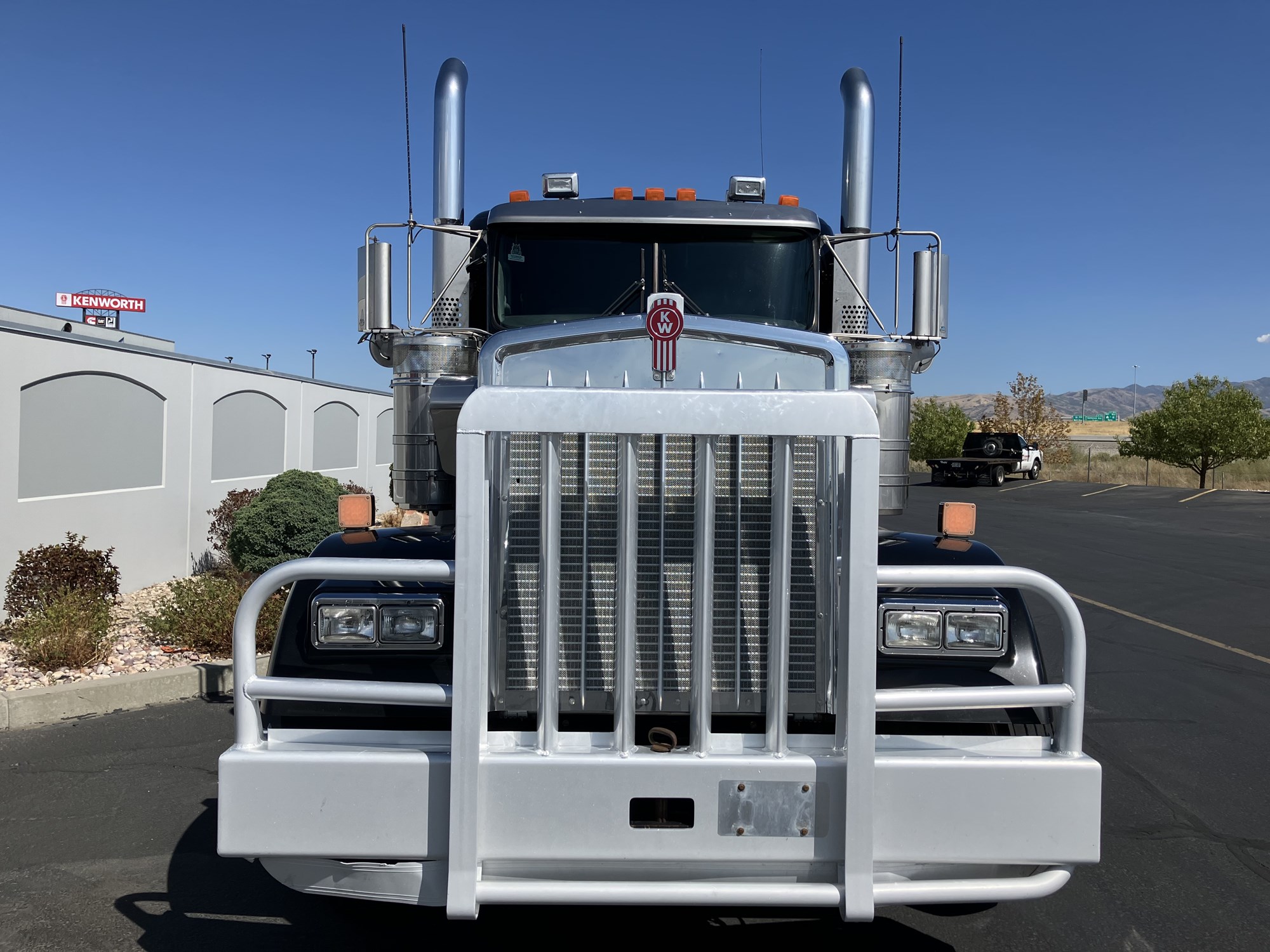 2022 Kenworth W900 - image 3 of 6