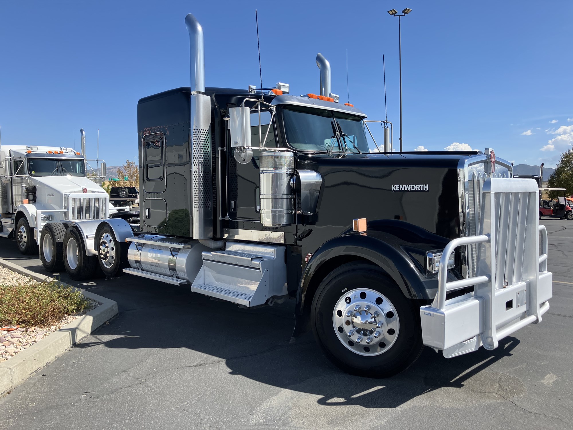 2022 Kenworth W900 - image 4 of 6