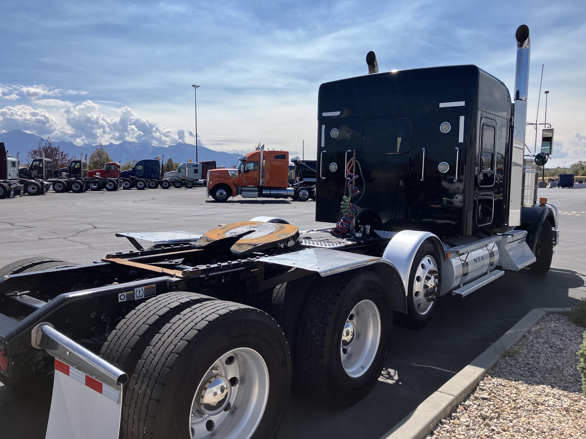 2022 Kenworth W900 - image 5 of 6