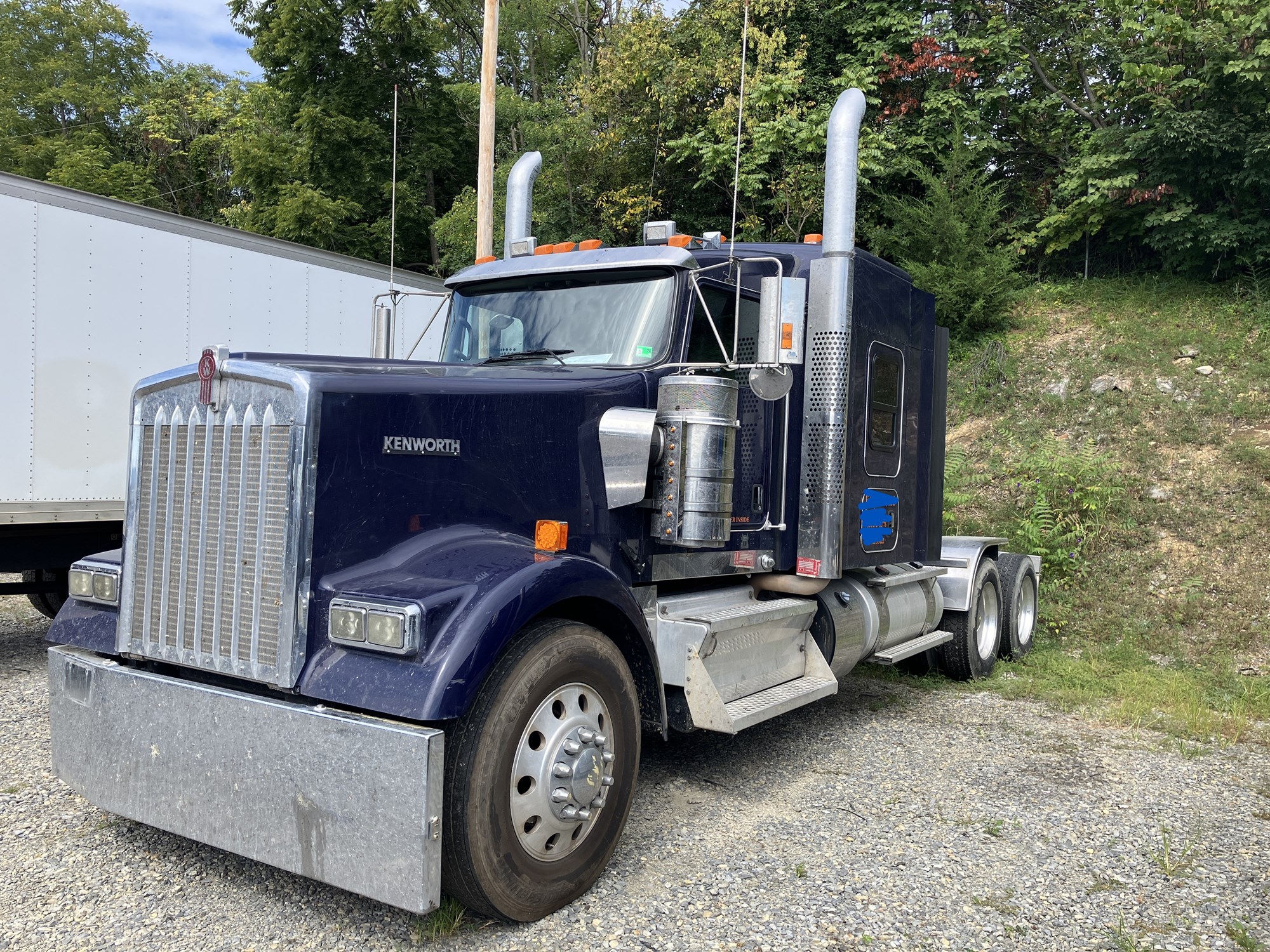 2022 Kenworth W900B - image 1 of 4