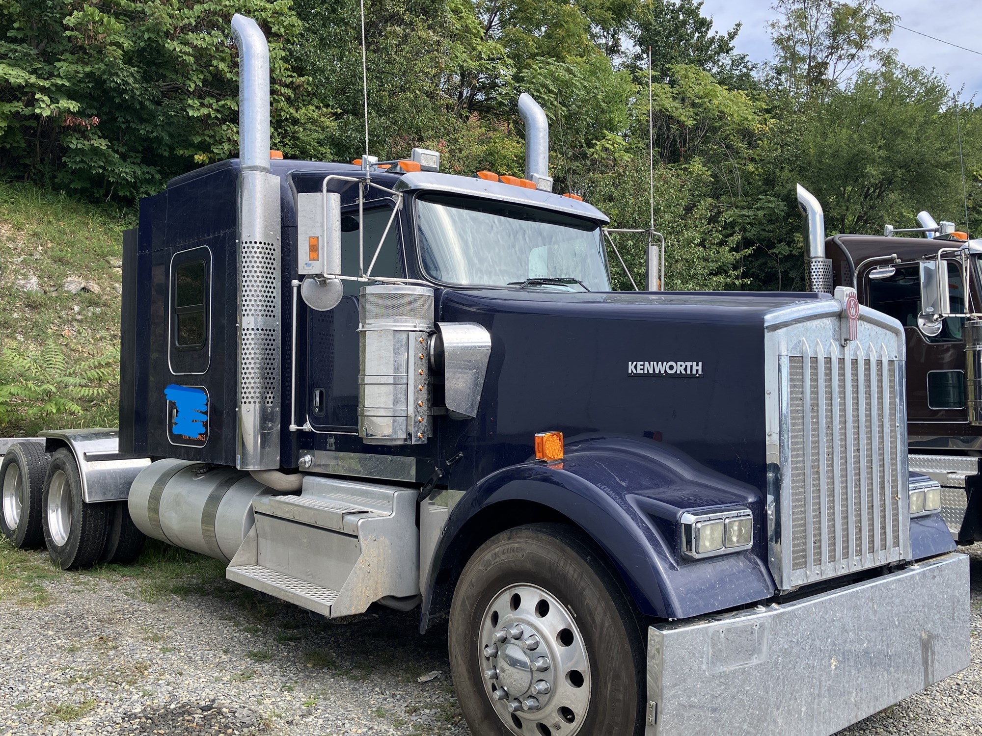 2022 Kenworth W900B - image 3 of 4