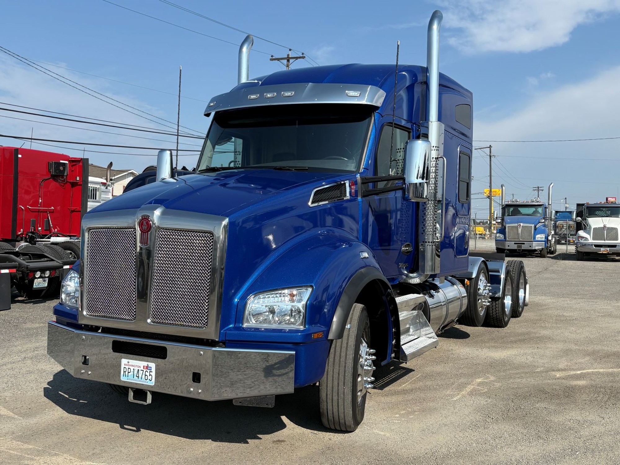 2023 Kenworth T880 - image 1 of 6