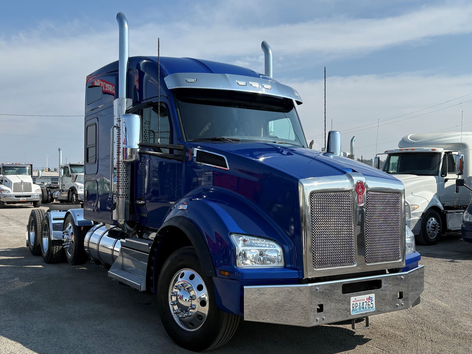 2023 Kenworth T880 - image 2 of 6