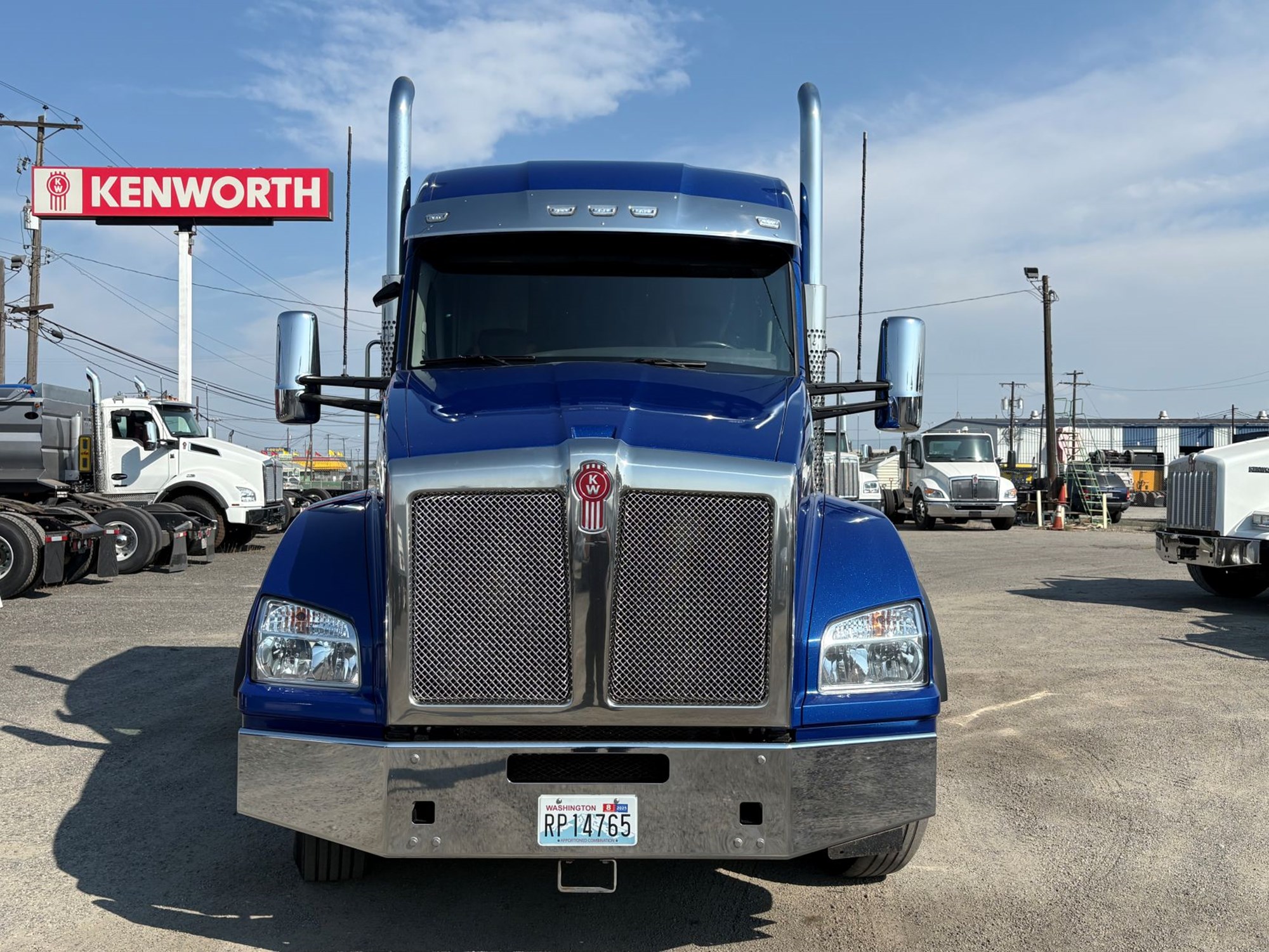 2023 Kenworth T880 - image 3 of 6