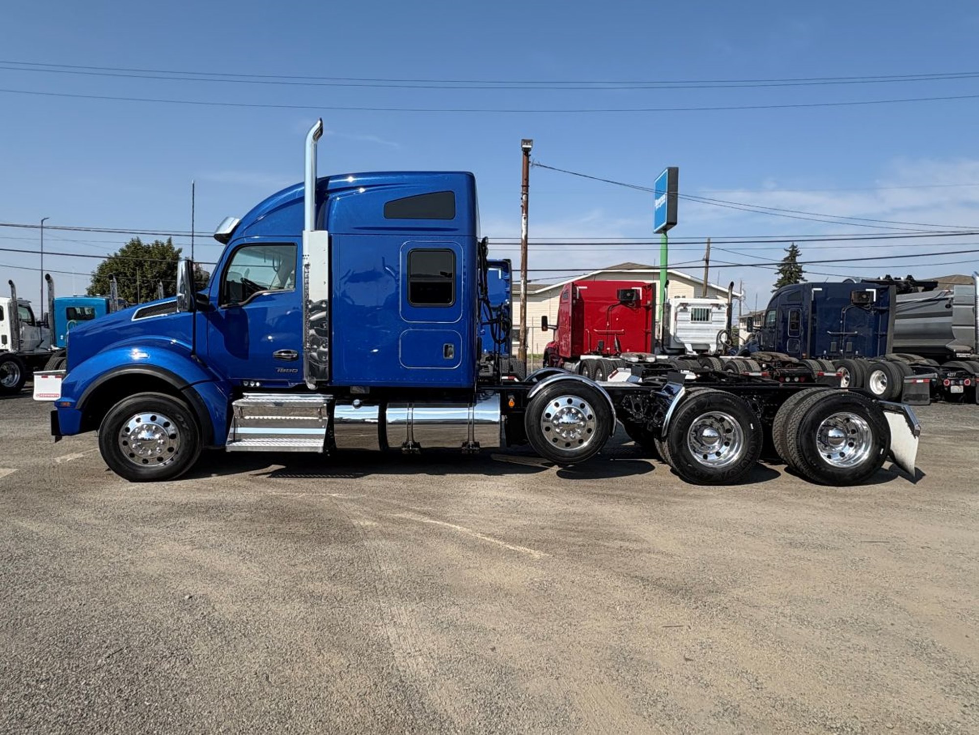 2023 Kenworth T880 - image 5 of 6
