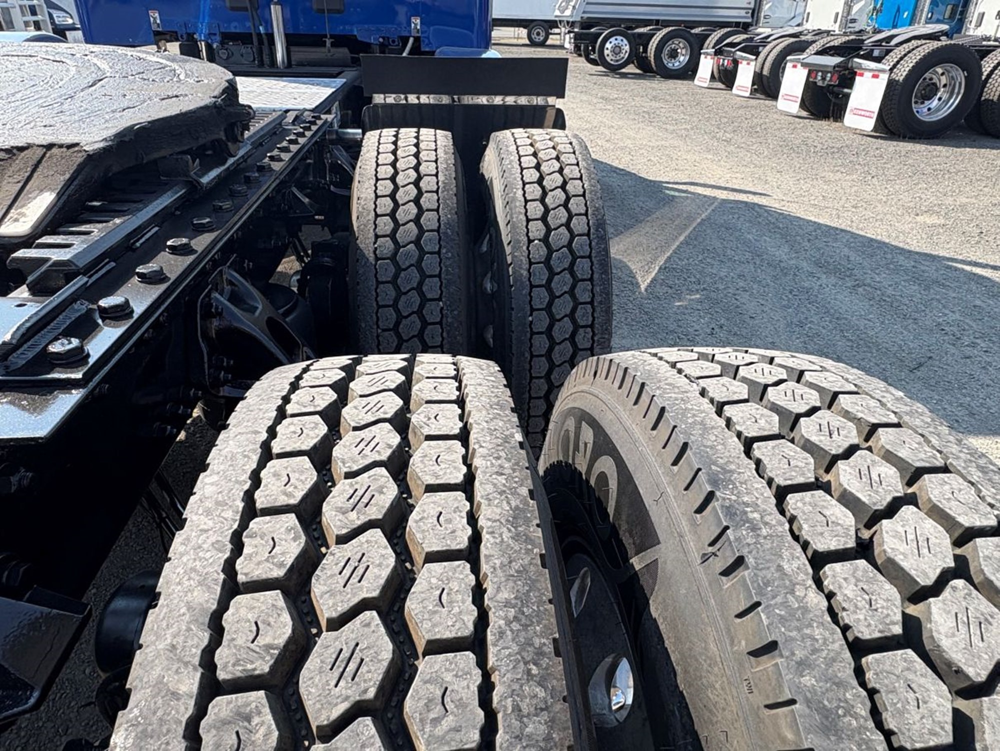 2023 Kenworth T880 - image 6 of 6