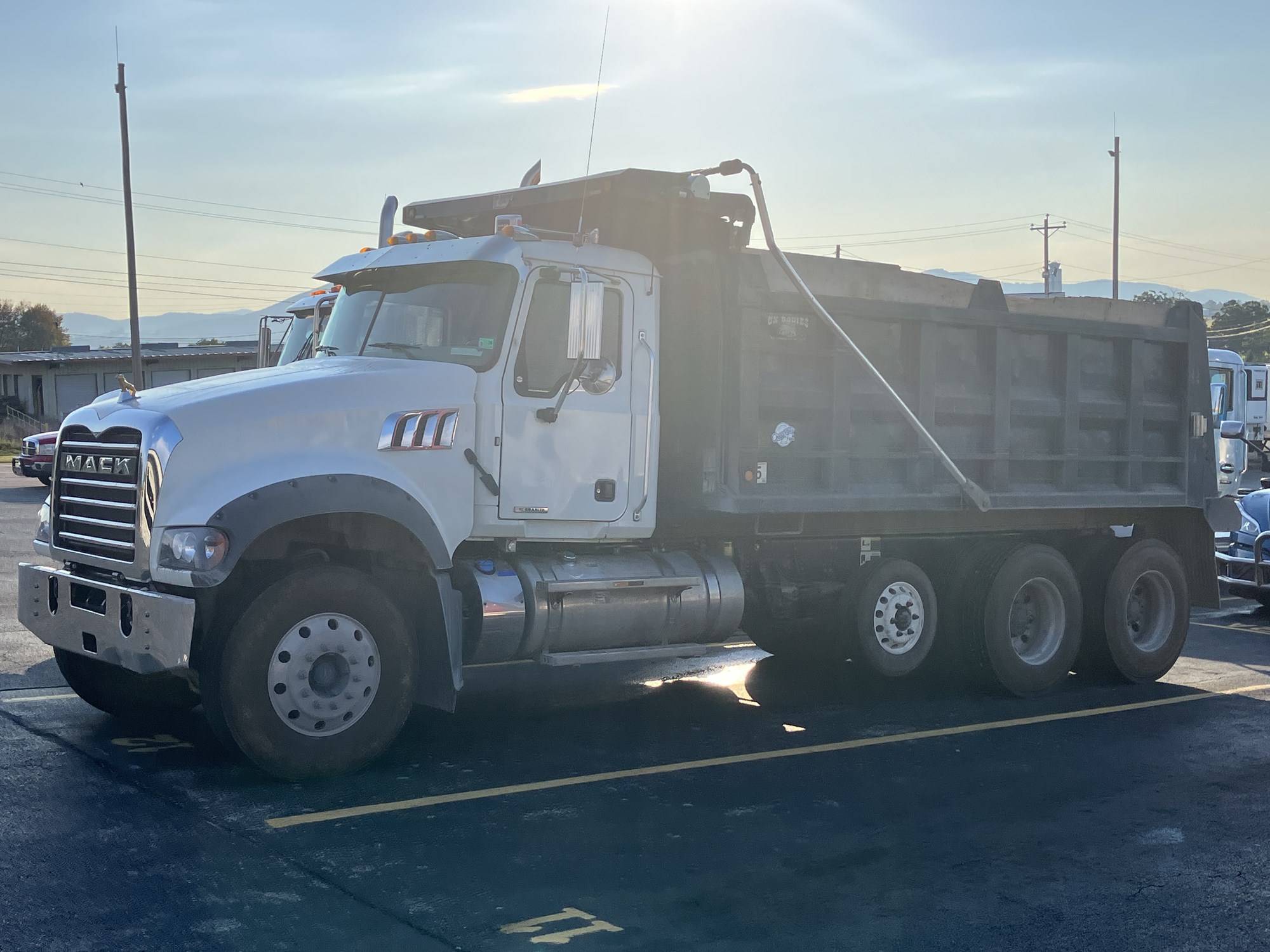 2023 Mack Granite - image 2 of 6
