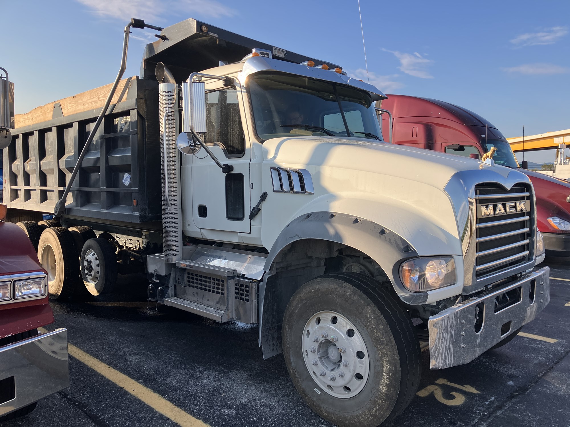 2023 Mack Granite - image 6 of 6