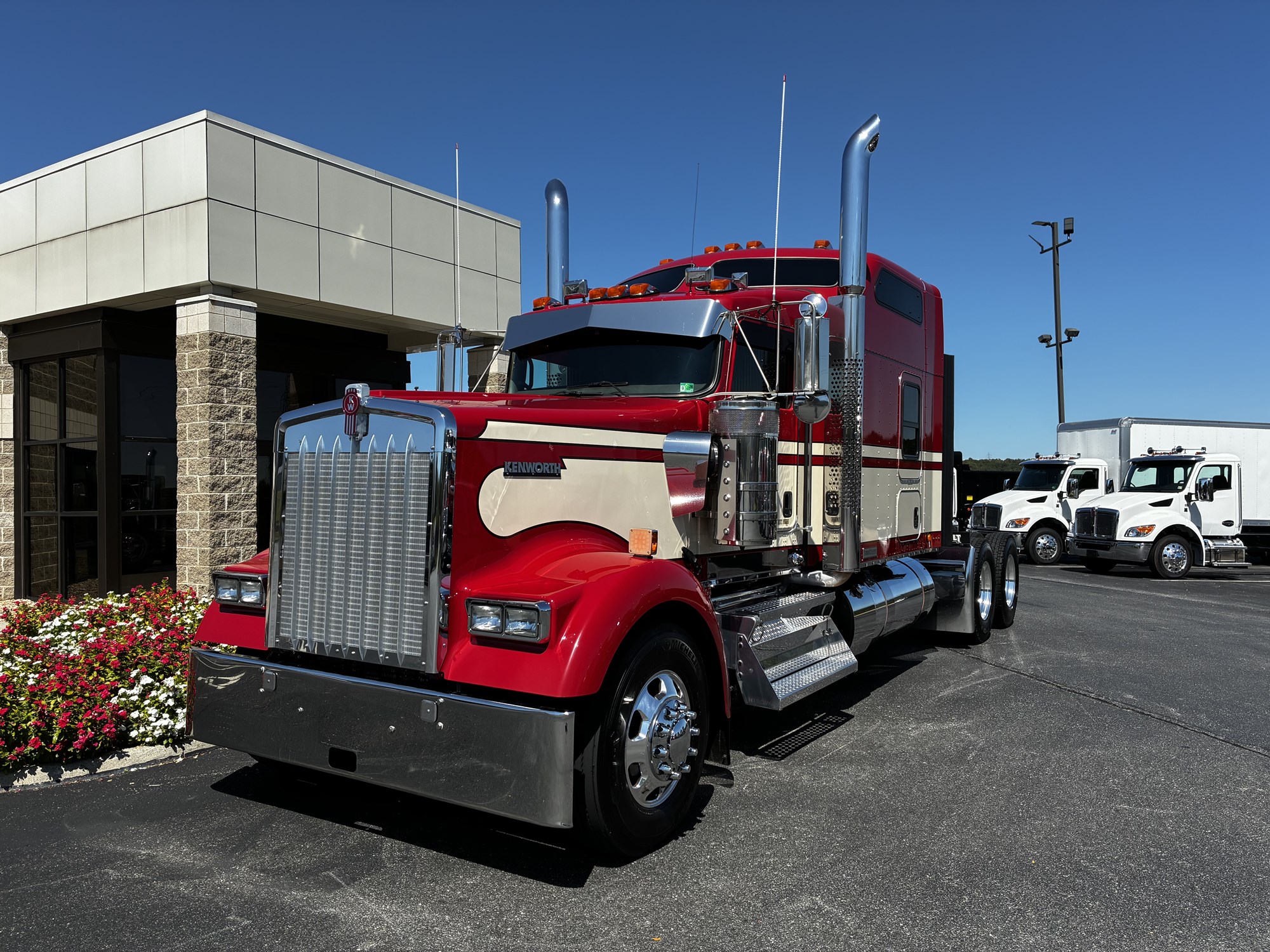 2023 Kenworth W900 - image 1 of 6