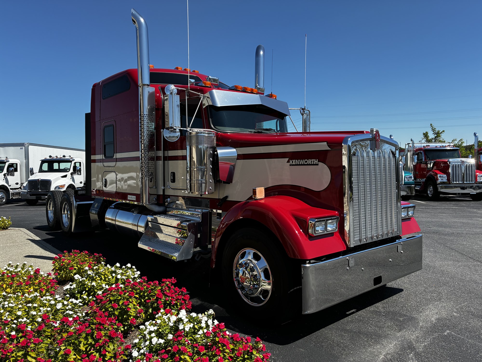 2023 Kenworth W900 - image 3 of 6