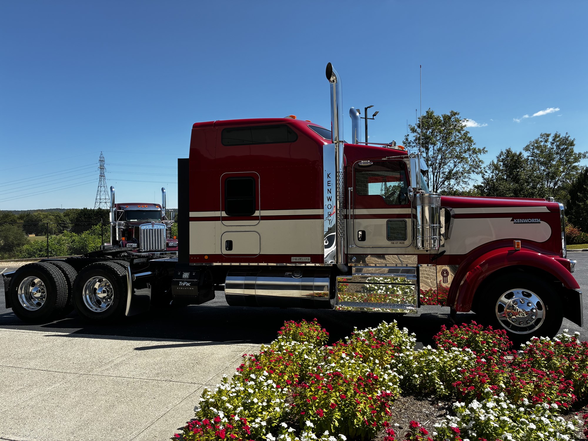 2023 Kenworth W900 - image 4 of 6