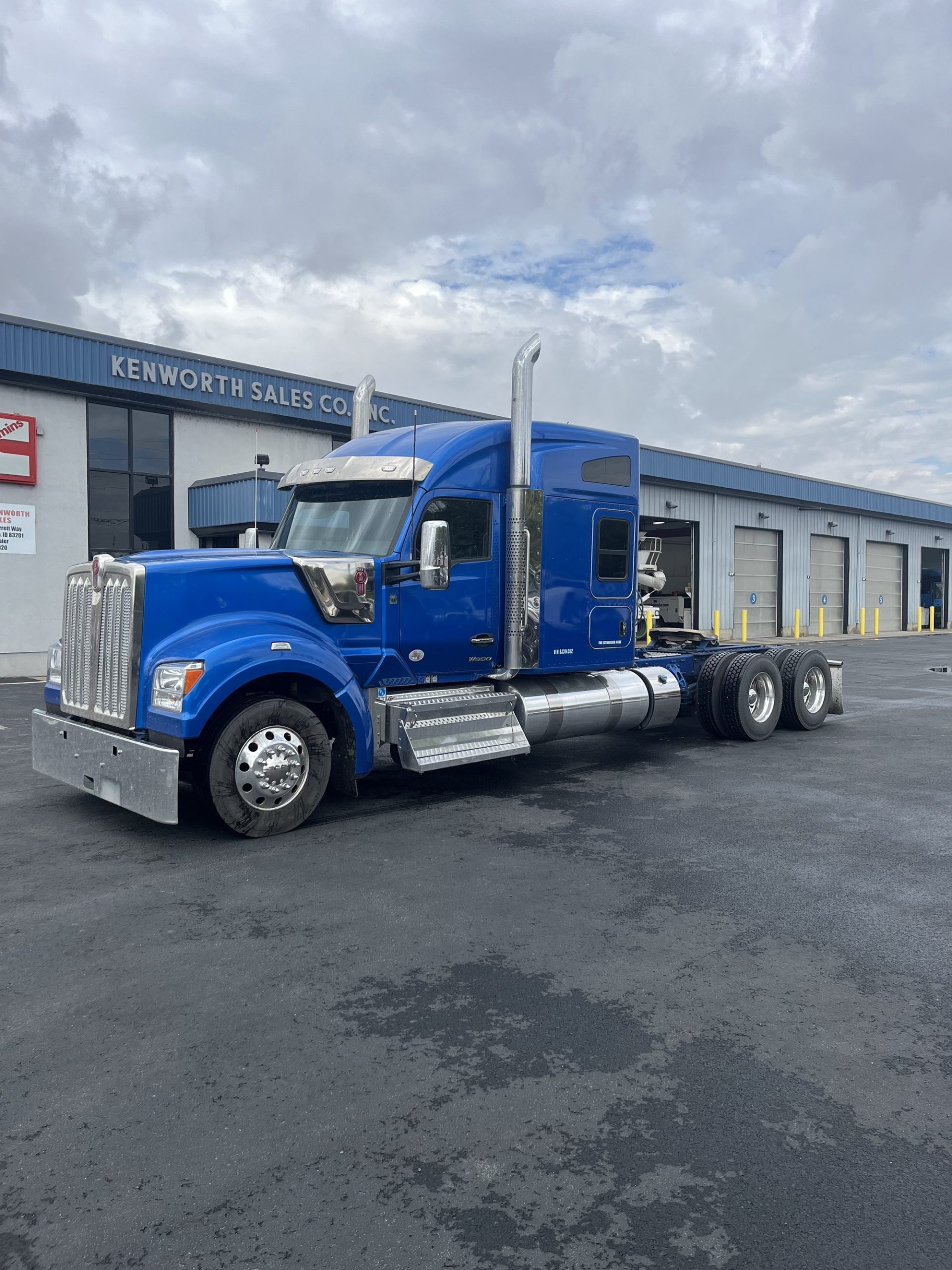 2024 Kenworth W990 - image 1 of 6