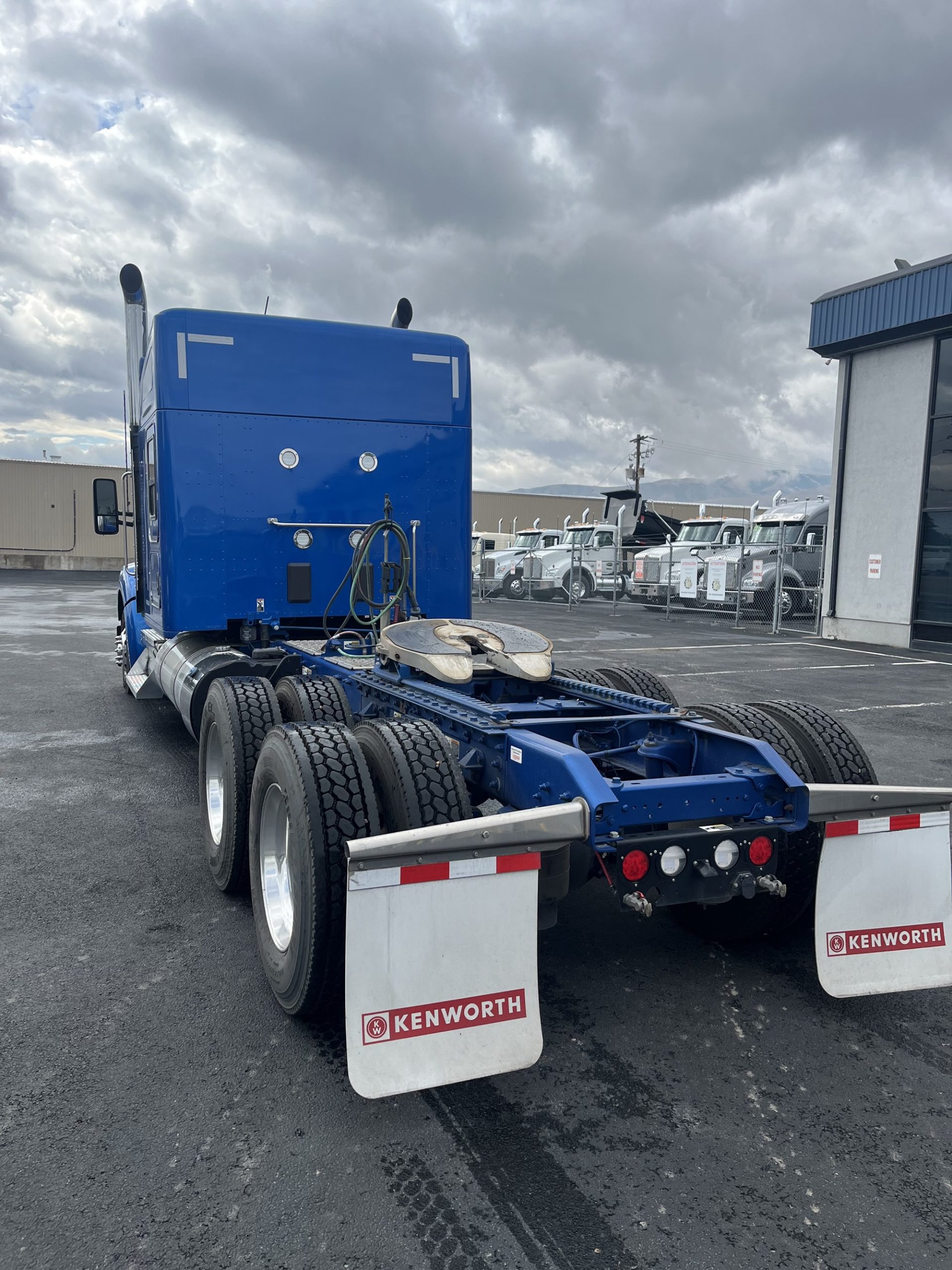 2024 Kenworth W990 - image 3 of 6