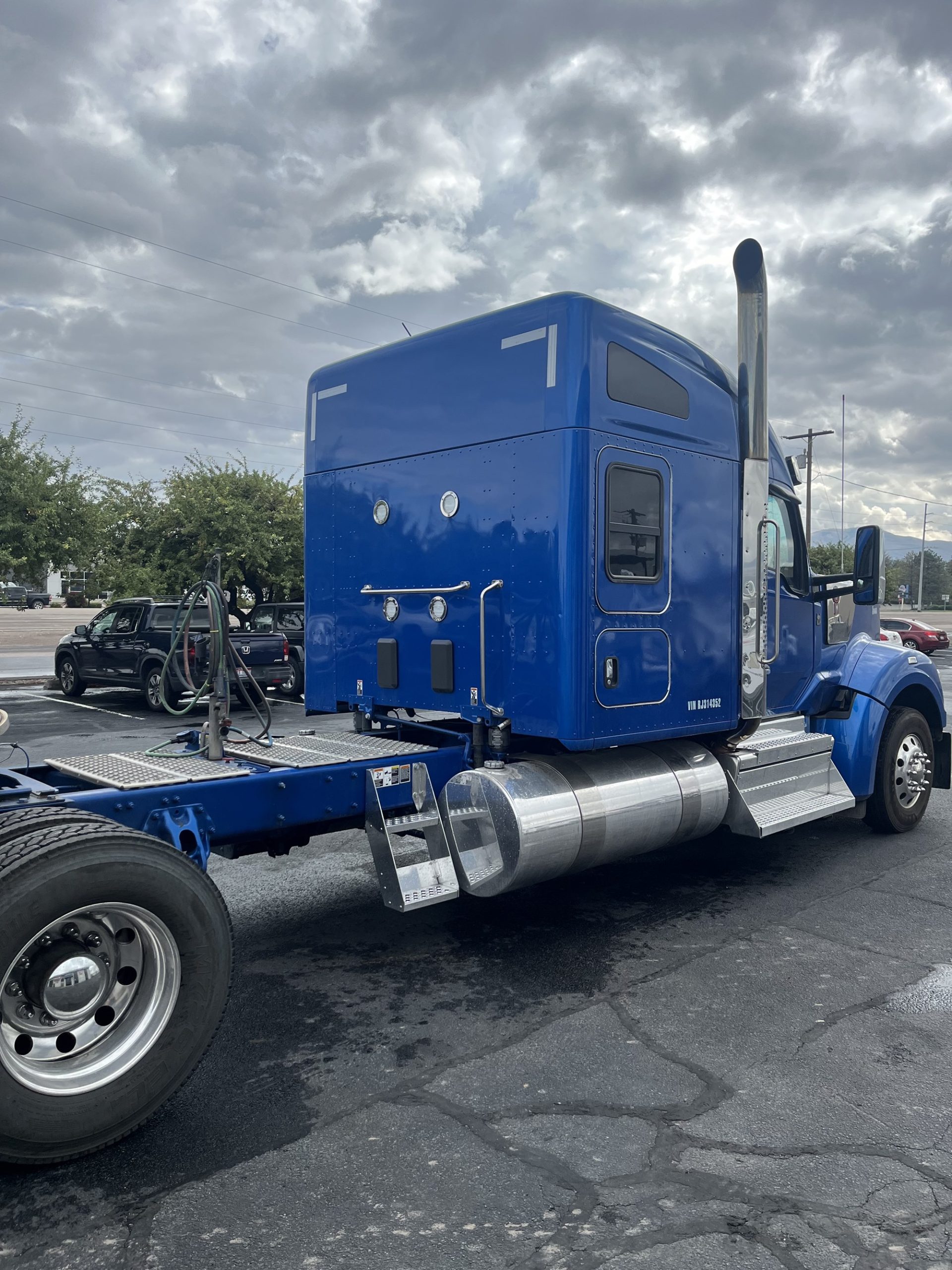 2024 Kenworth W990 - image 4 of 6