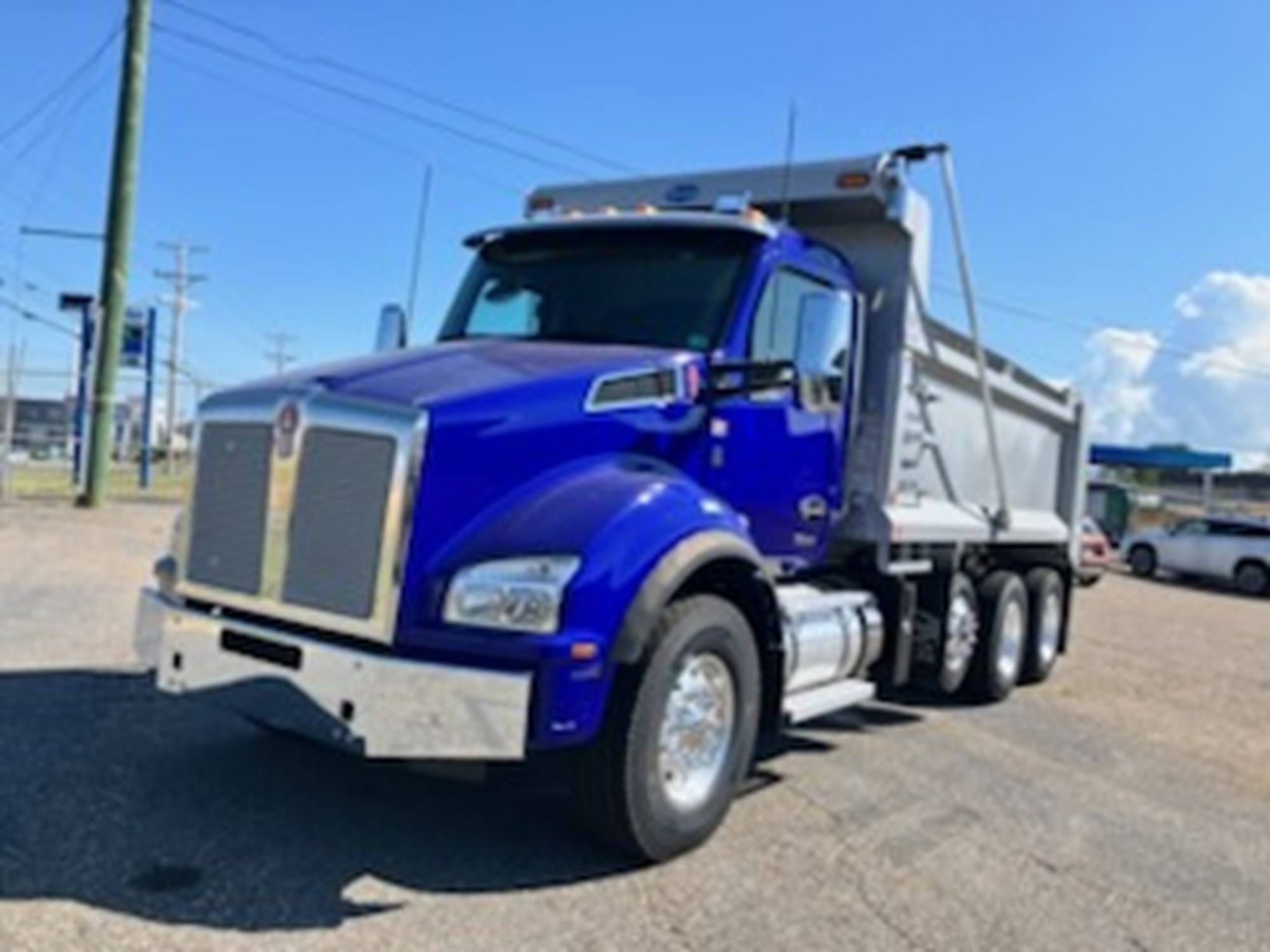 2024 Kenworth T880 2024 Kenworth T880 - image 1 of 6