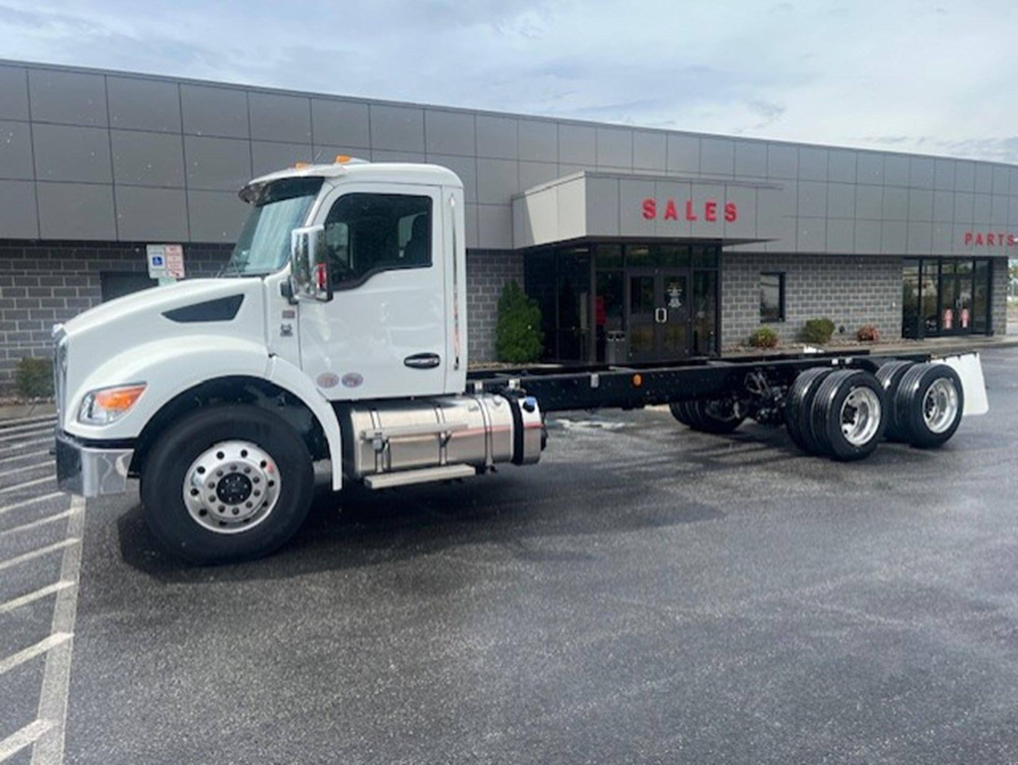 2025 Kenworth T480 - image 1