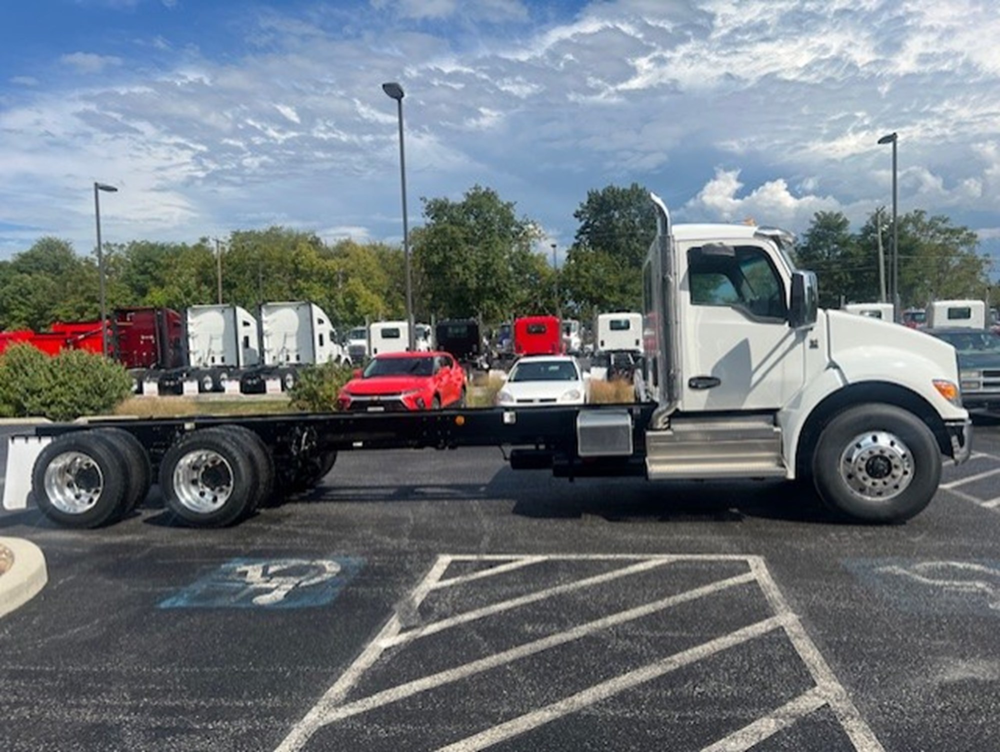 2025 Kenworth T480 - image 1