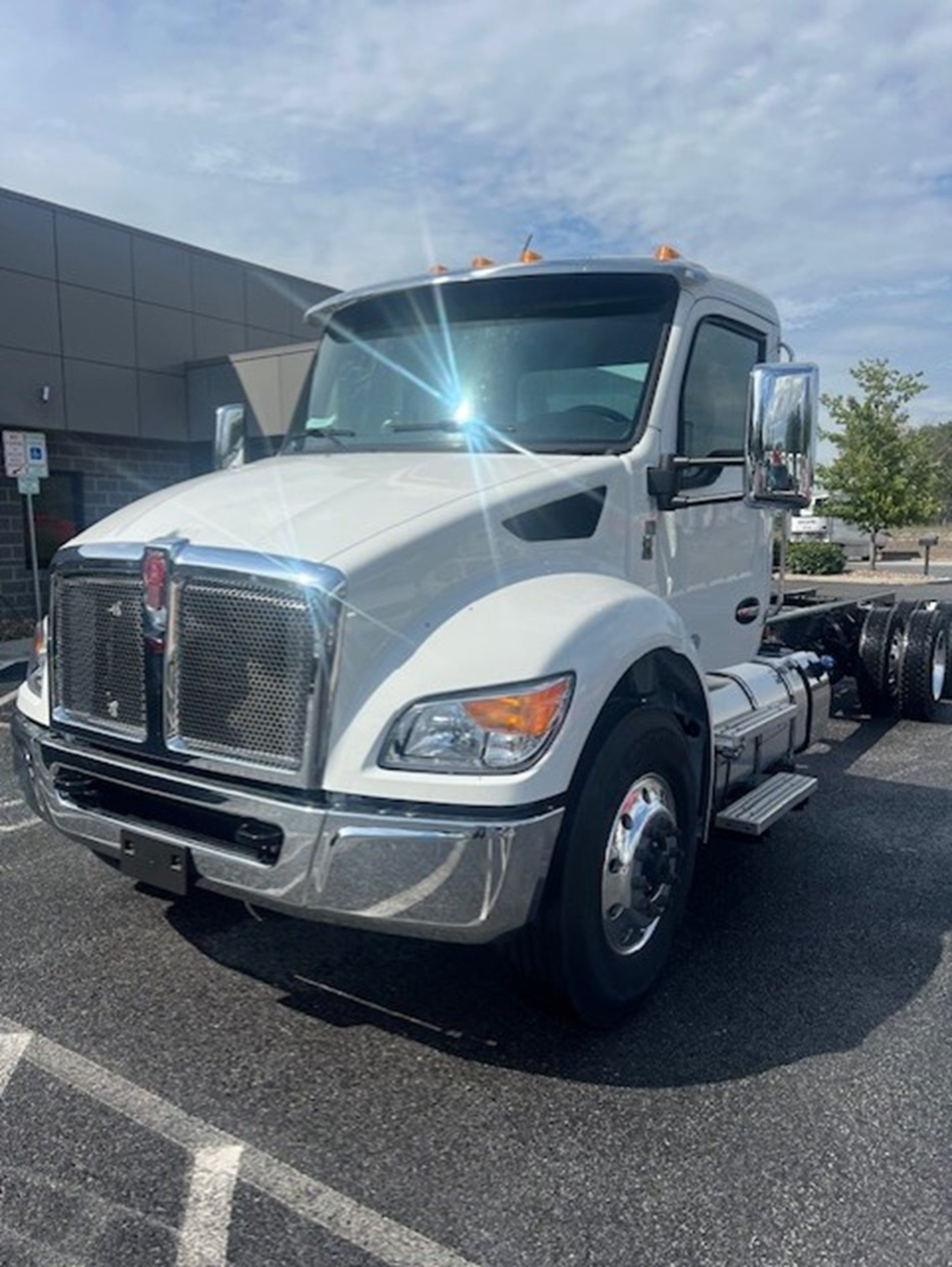 2025 Kenworth T480 - image 2