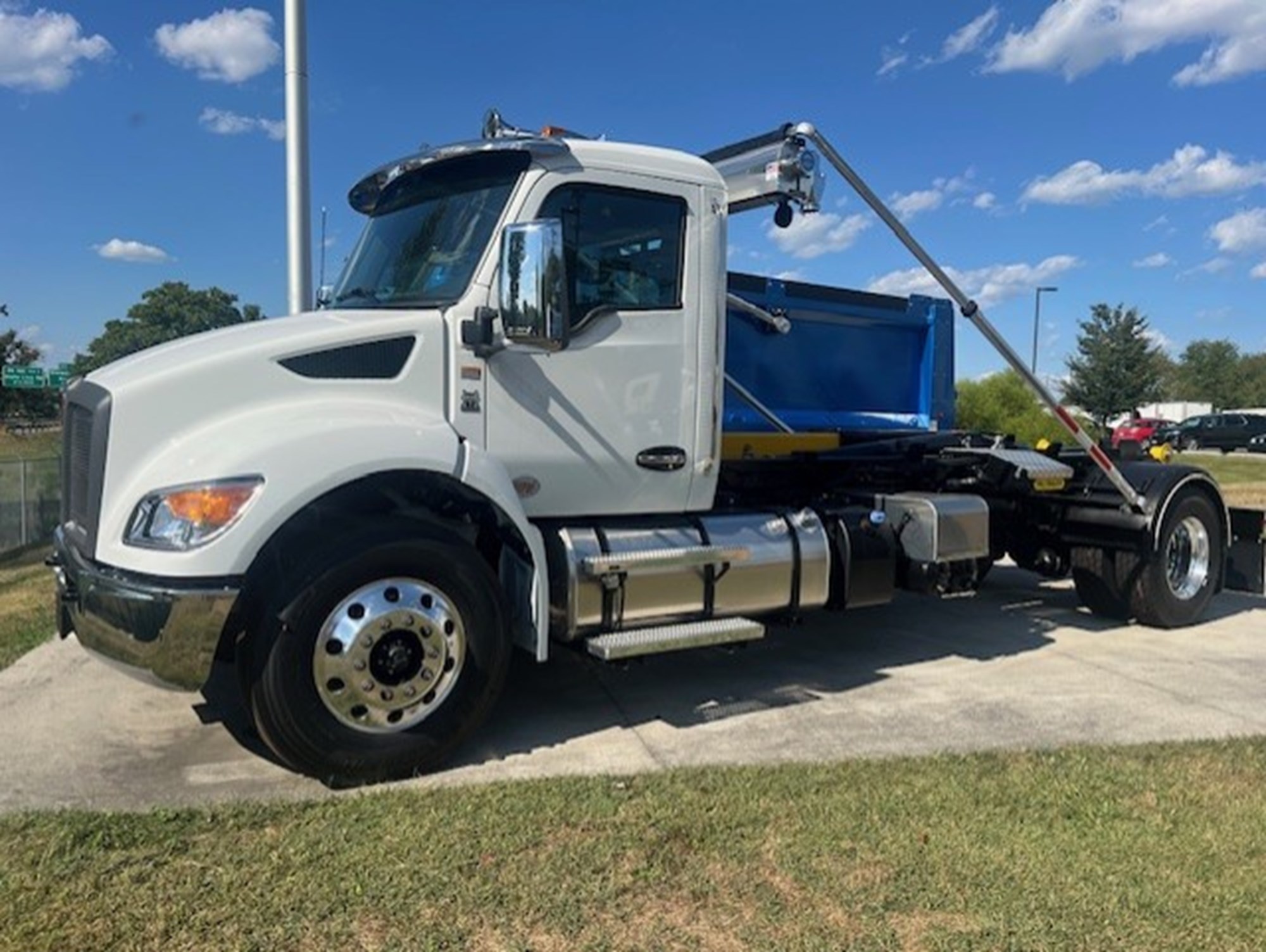 2025 Kenworth T380 - image 1 of 6