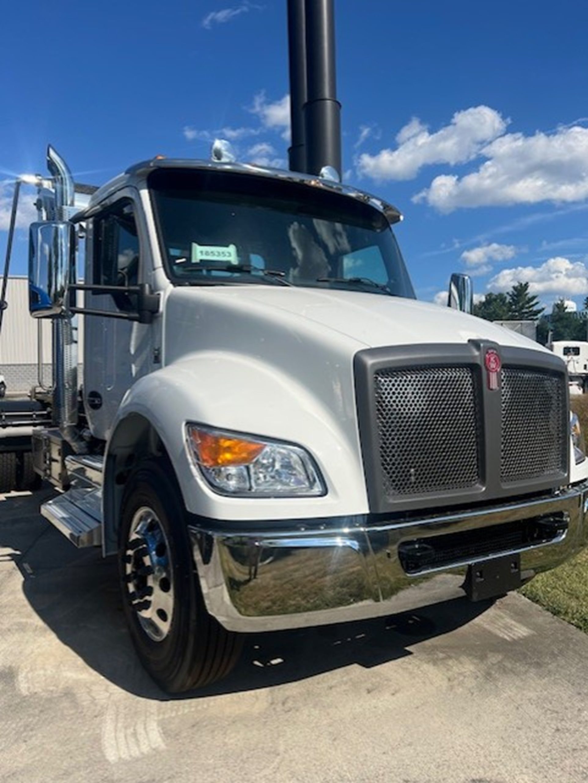 2025 Kenworth T380 - image 3 of 6
