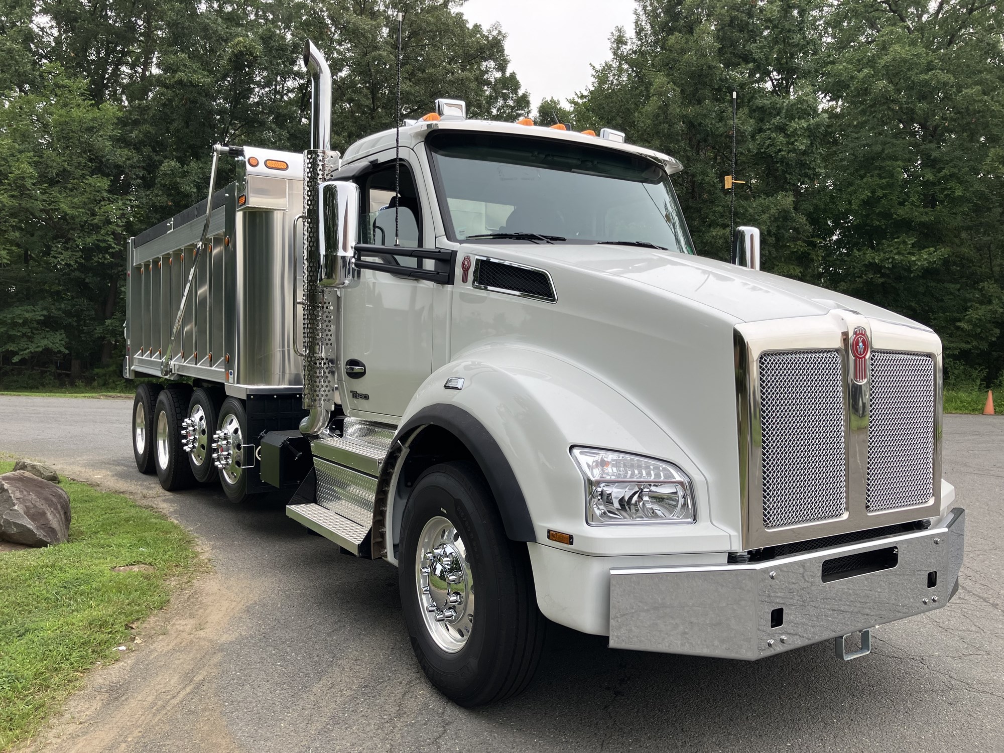 2026 Kenworth T880 2026 Kenworth T880 - image 3 of 6