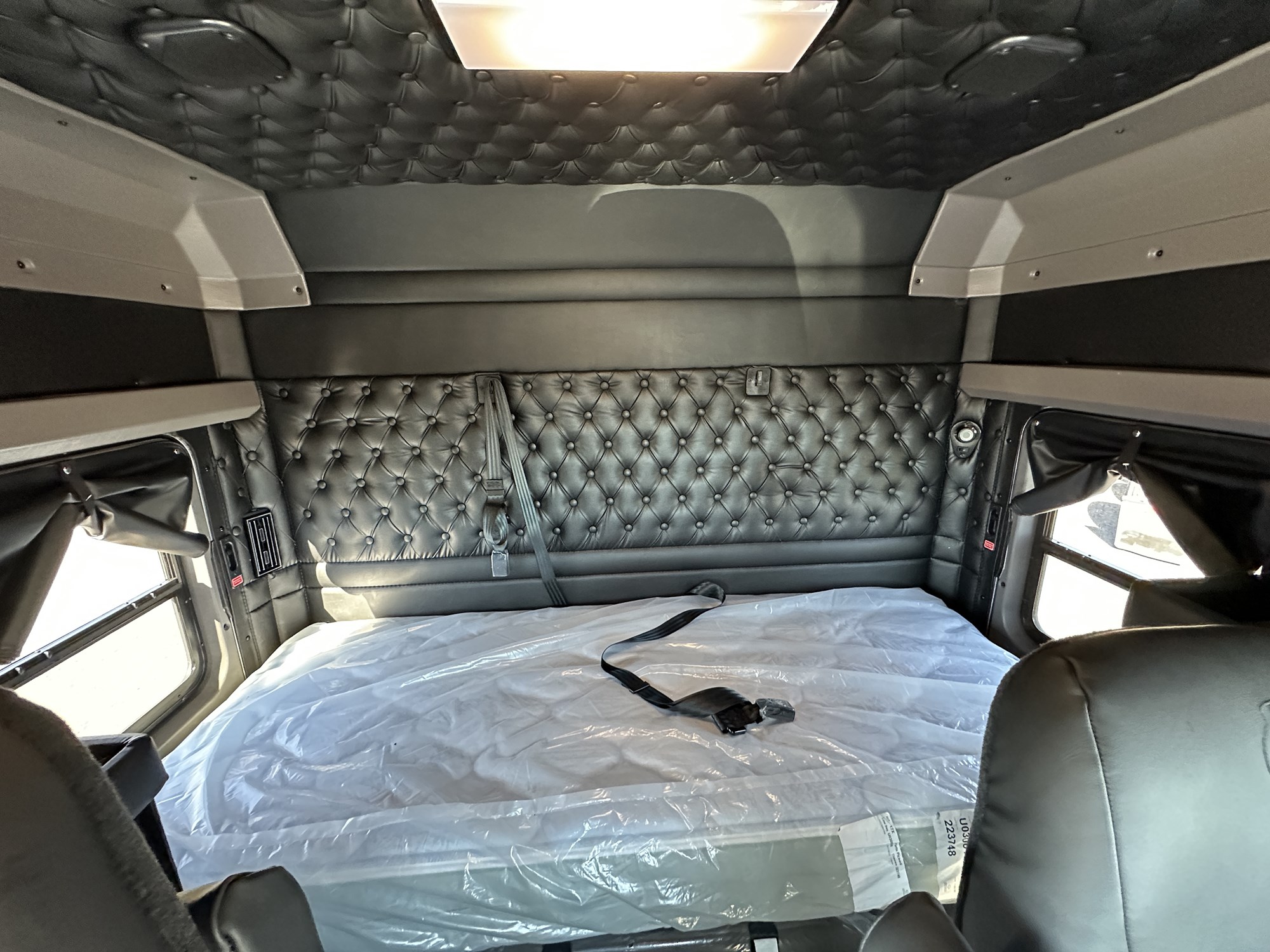 2026 Kenworth W900B - image 6 of 6