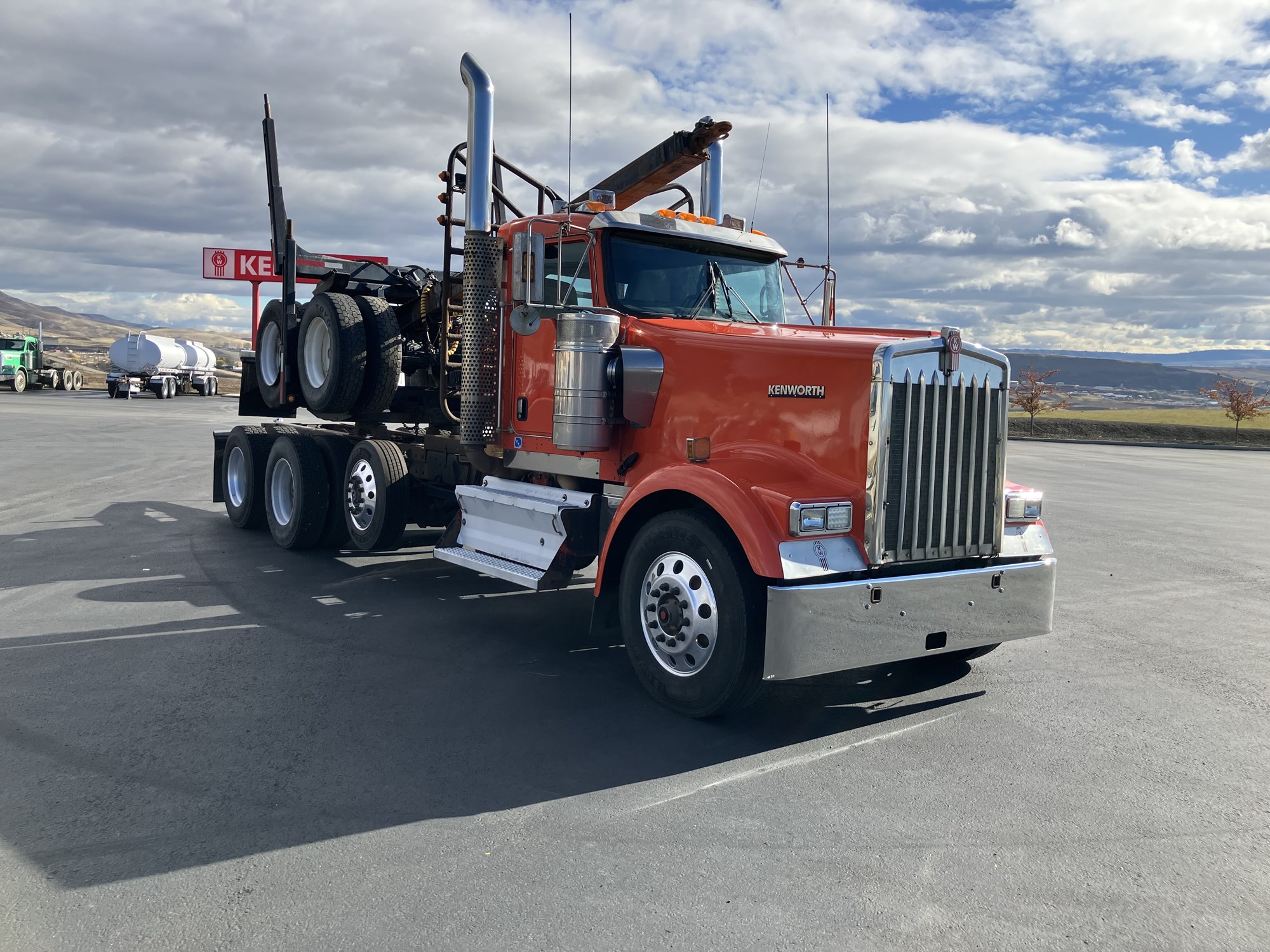 2008 Kenworth W900 - image 2 of 6