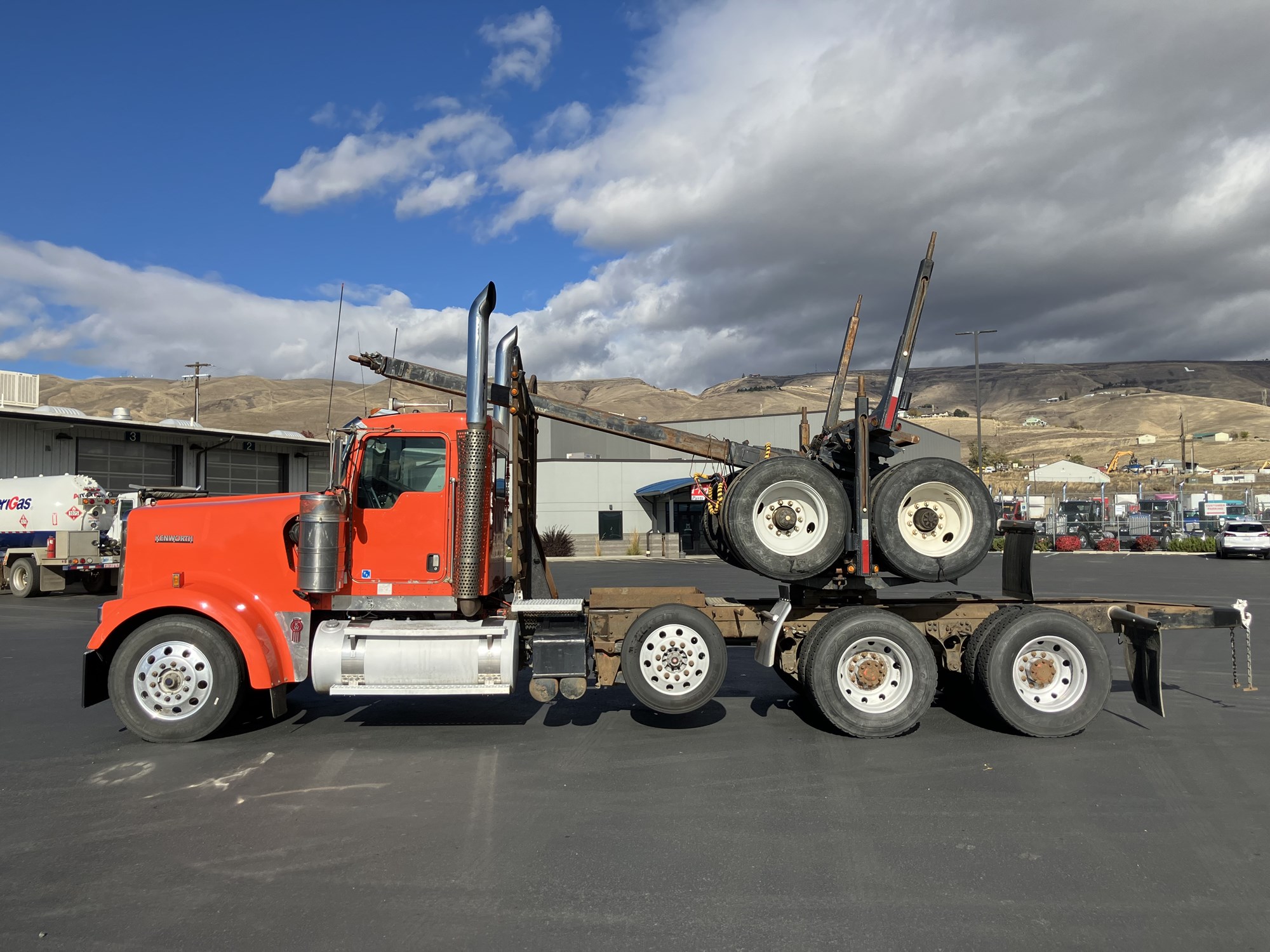 2008 Kenworth W900 - image 5 of 6