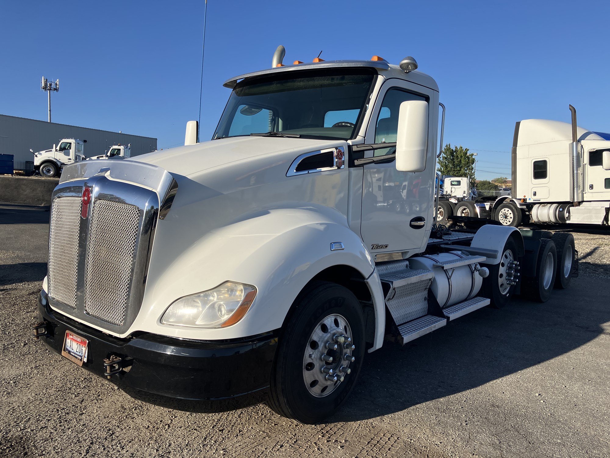2017 Kenworth T680 - image 1 of 6