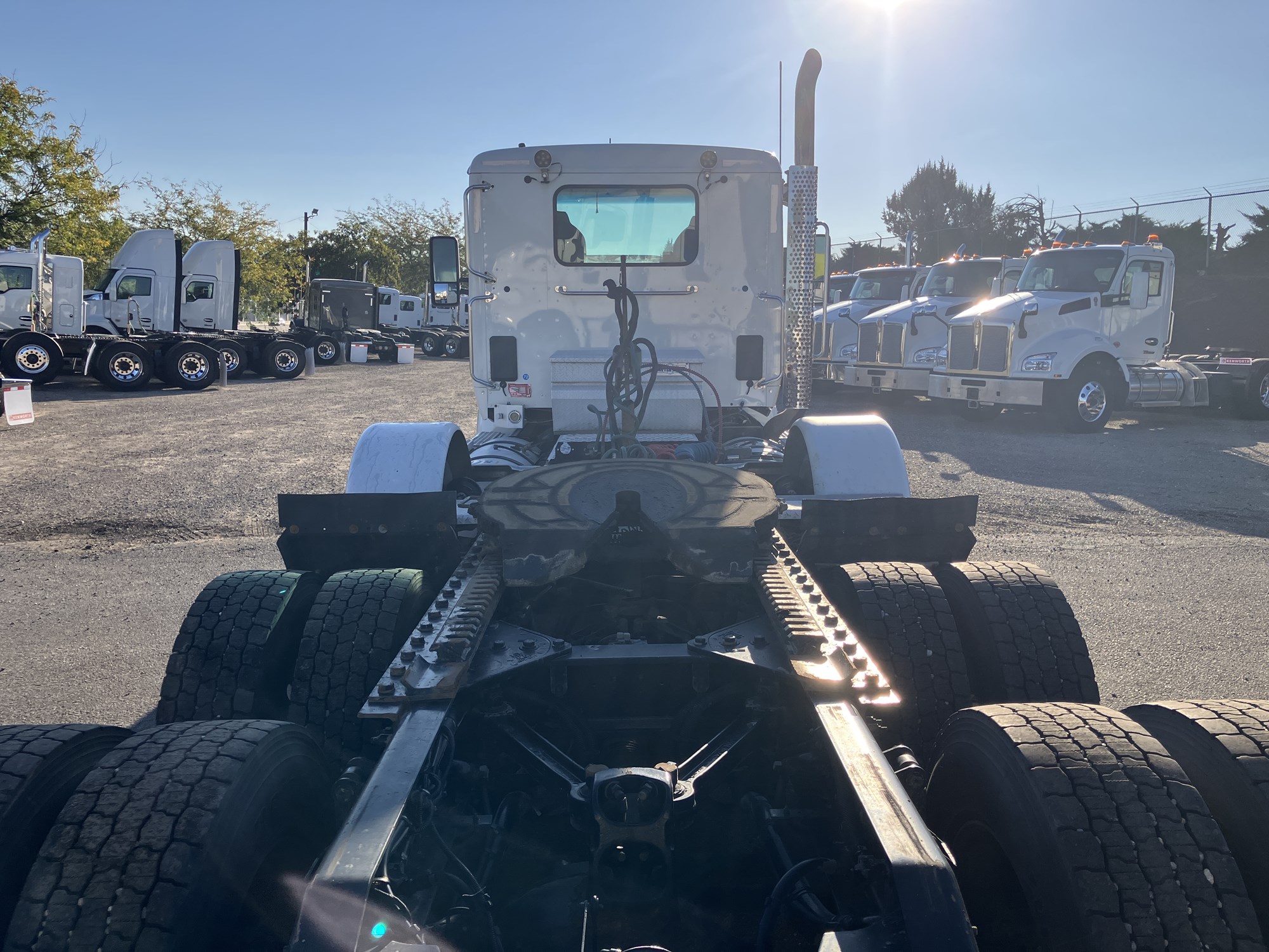 2017 Kenworth T680 - image 4 of 6