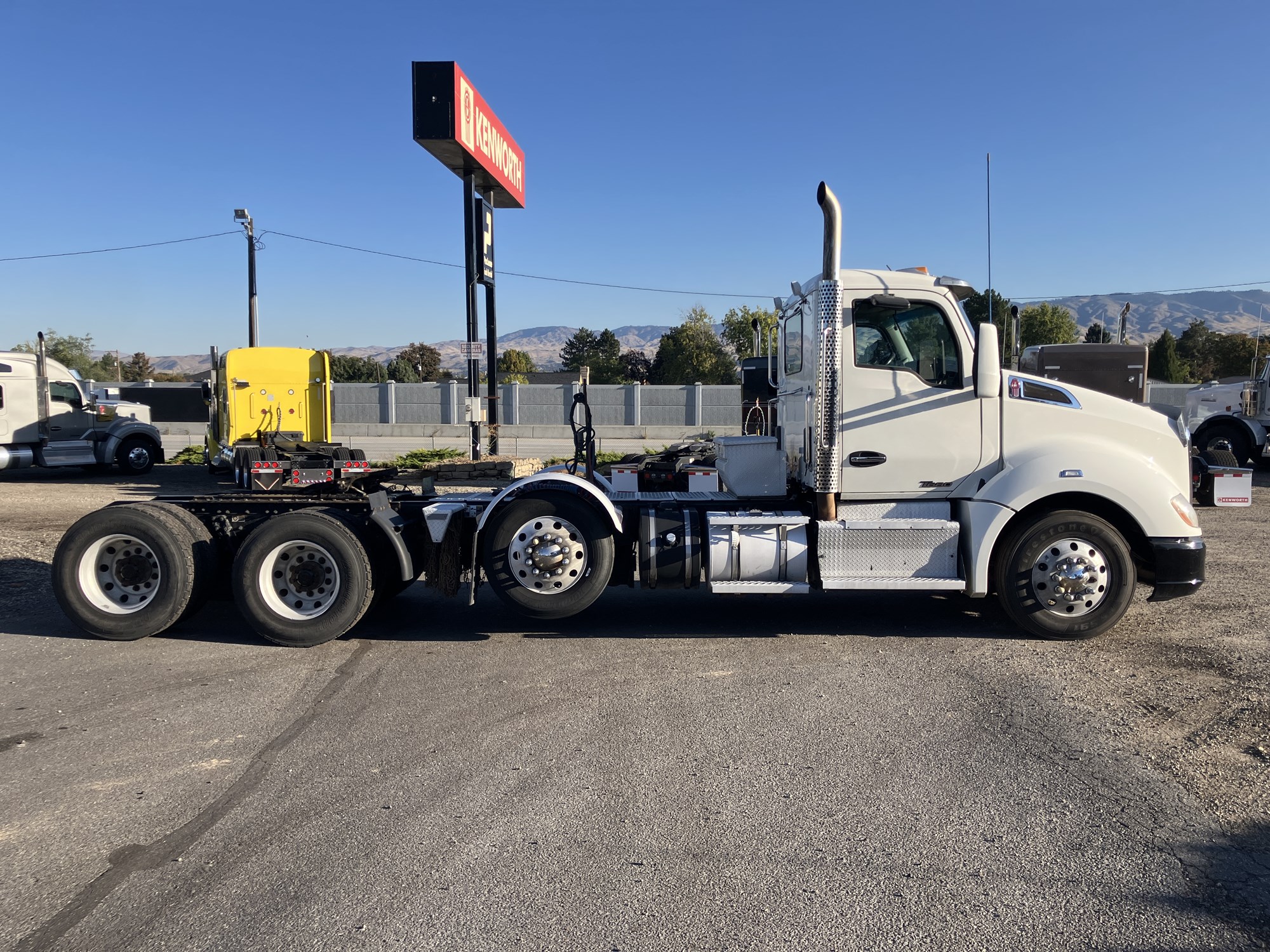 2017 Kenworth T680 - image 6 of 6