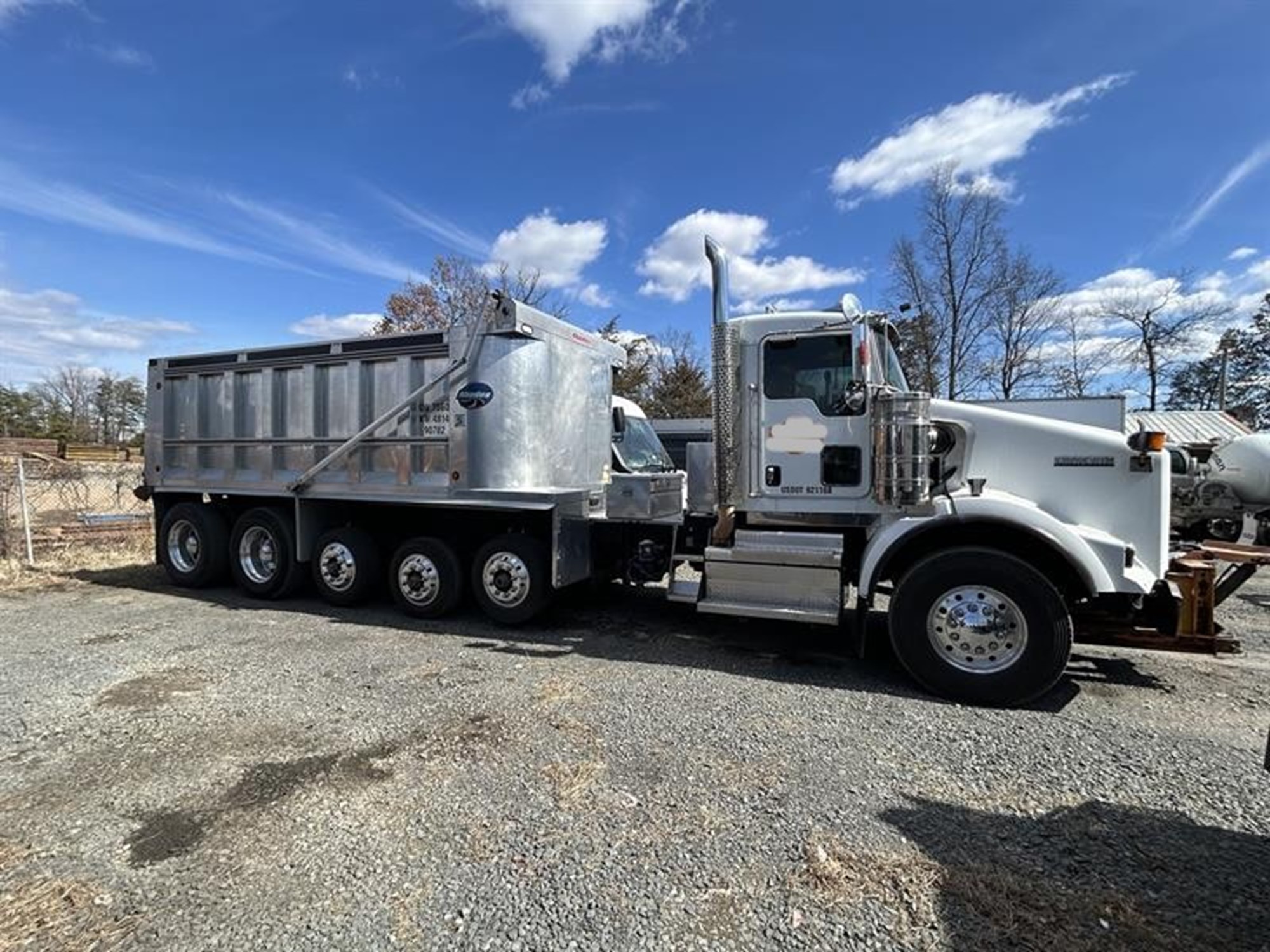 2018 Kenworth T800 - image 1 of 1