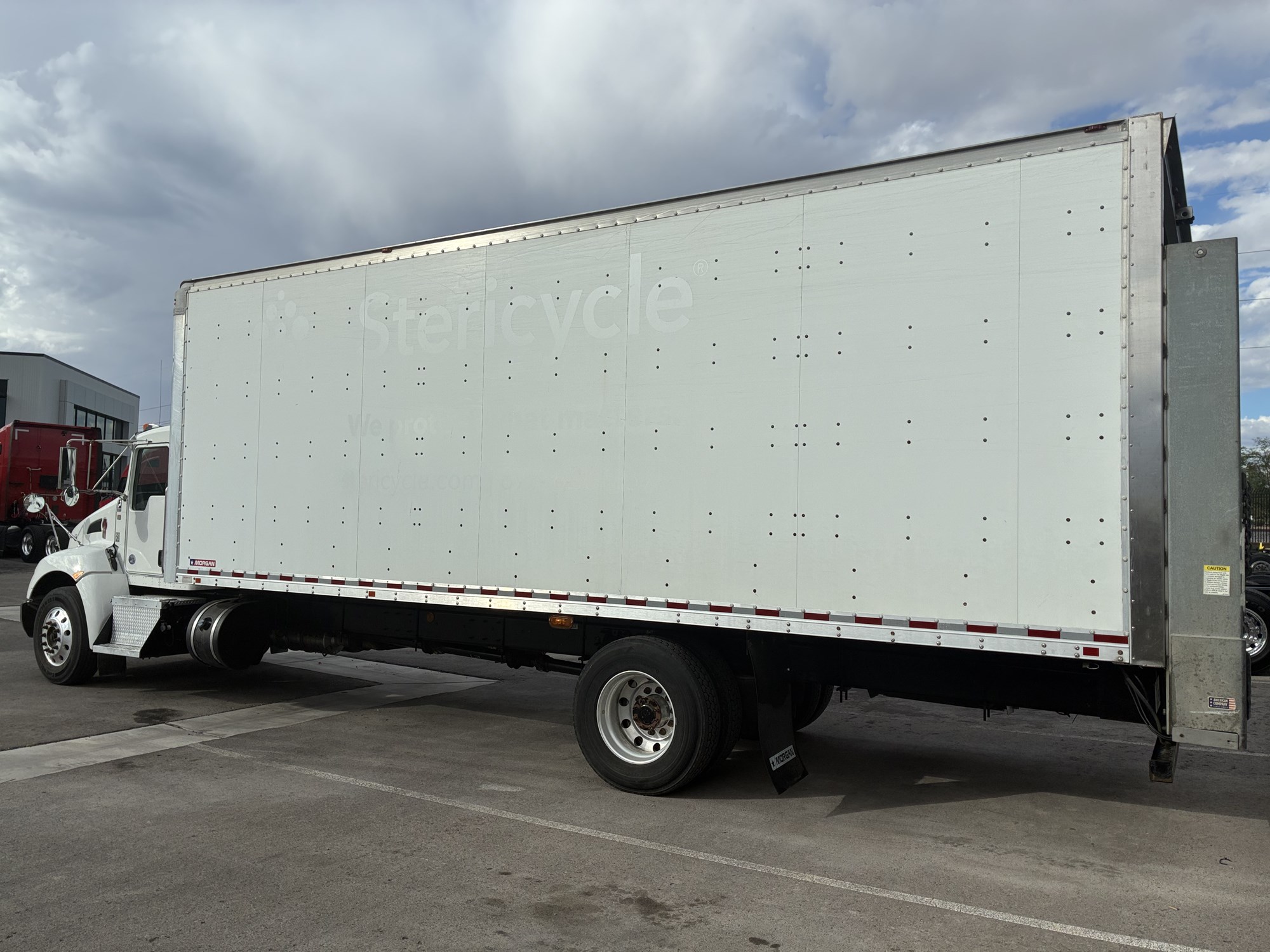 2018 Kenworth T270 - image 4 of 6