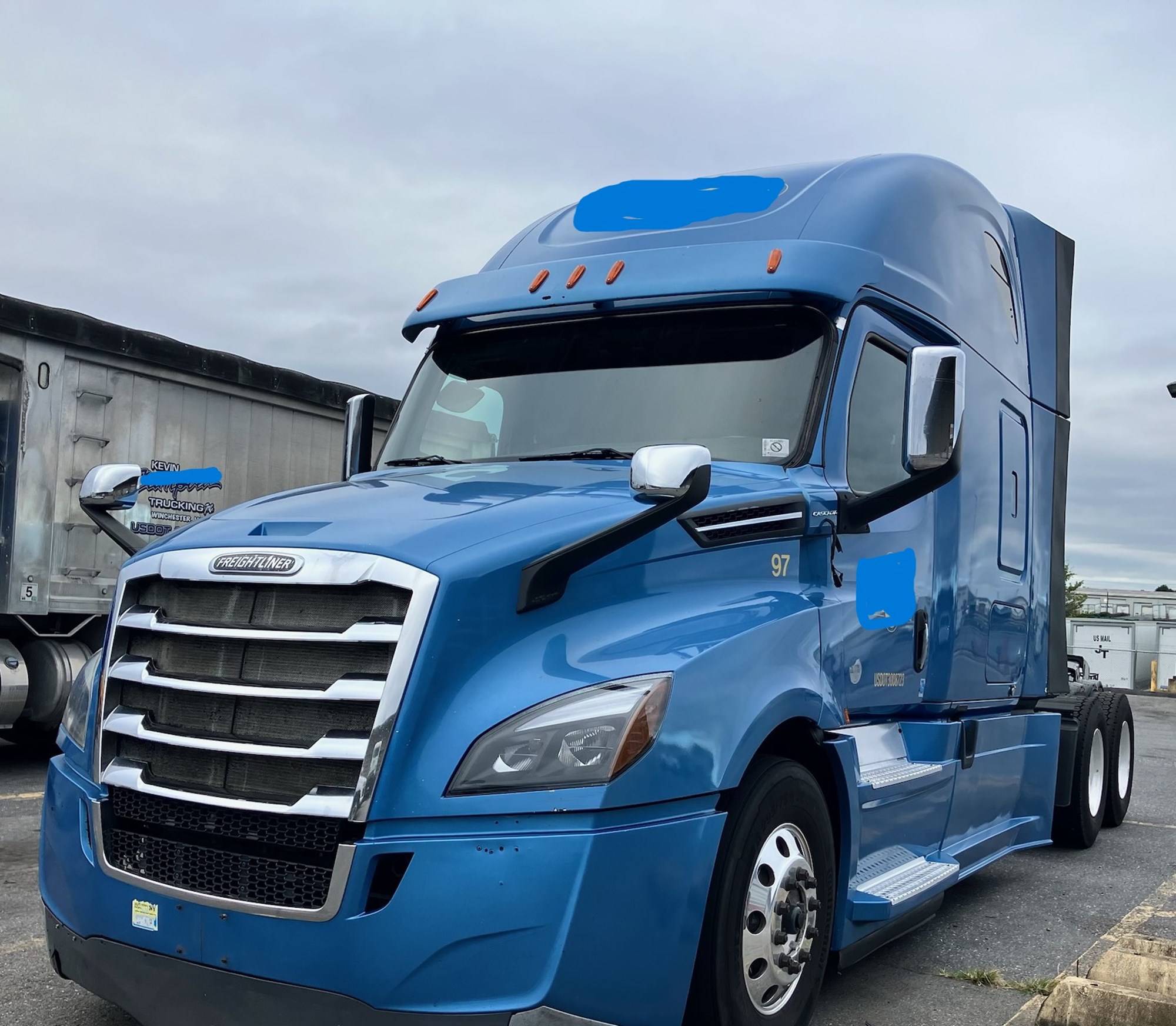 2018 Freightliner Cascadia 2018 Freightliner Cascadia - image 1 of 1