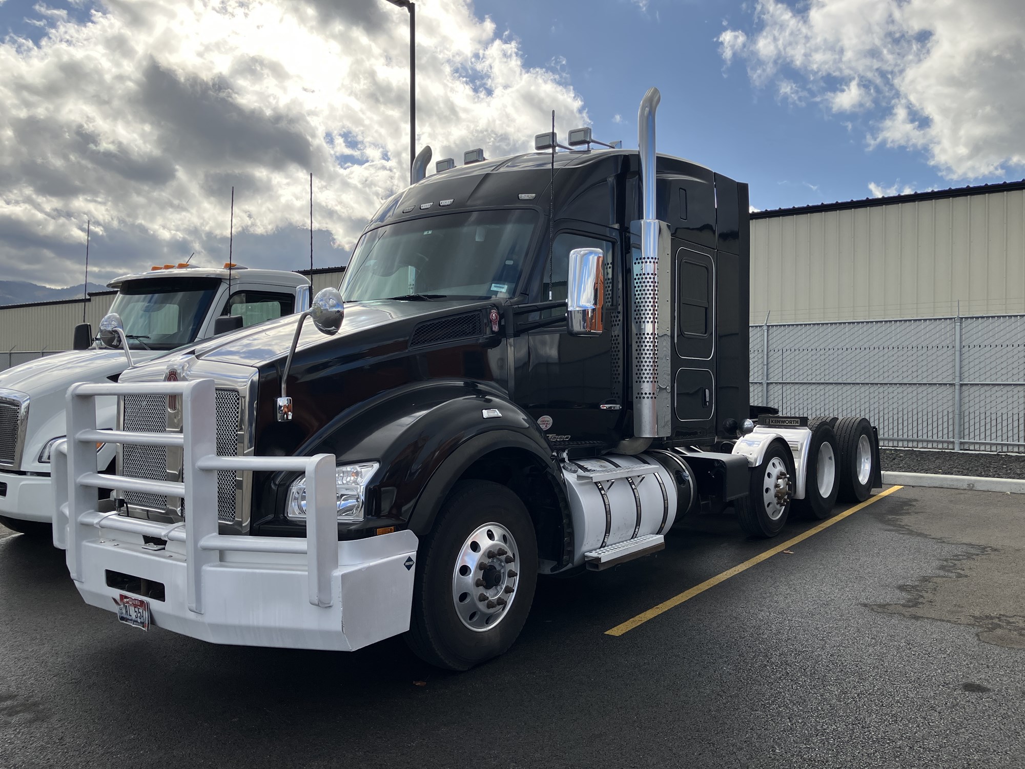 2019 Kenworth T880 2019 Kenworth T880 - image 1 of 6