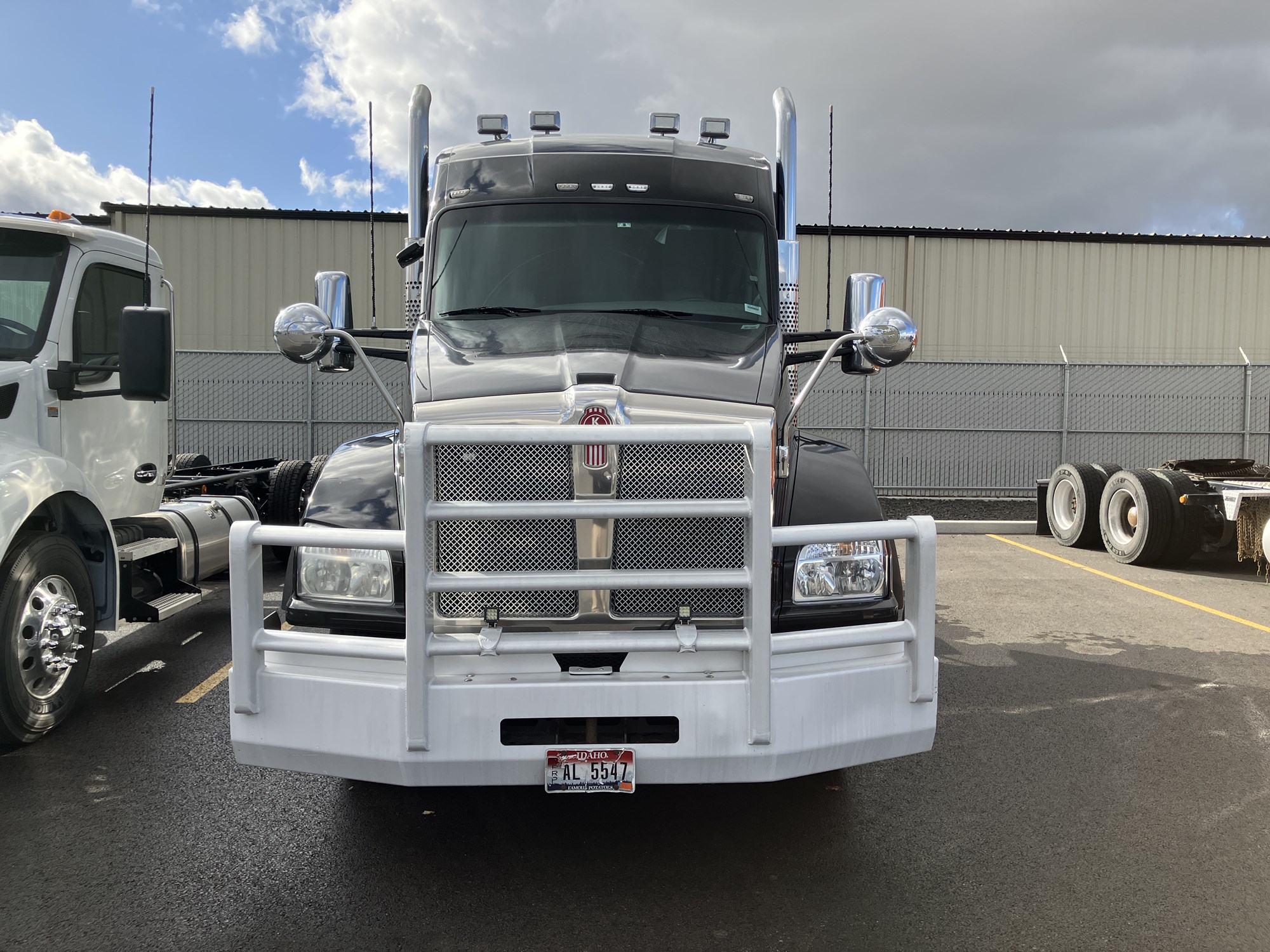 2019 Kenworth T880 2019 Kenworth T880 - image 4 of 6