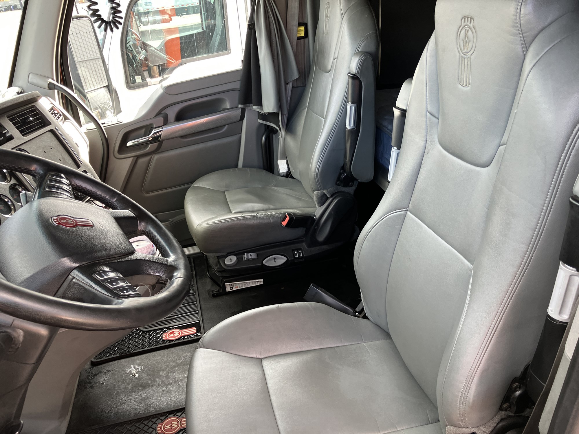 2019 Kenworth T880 2019 Kenworth T880 - image 6 of 6