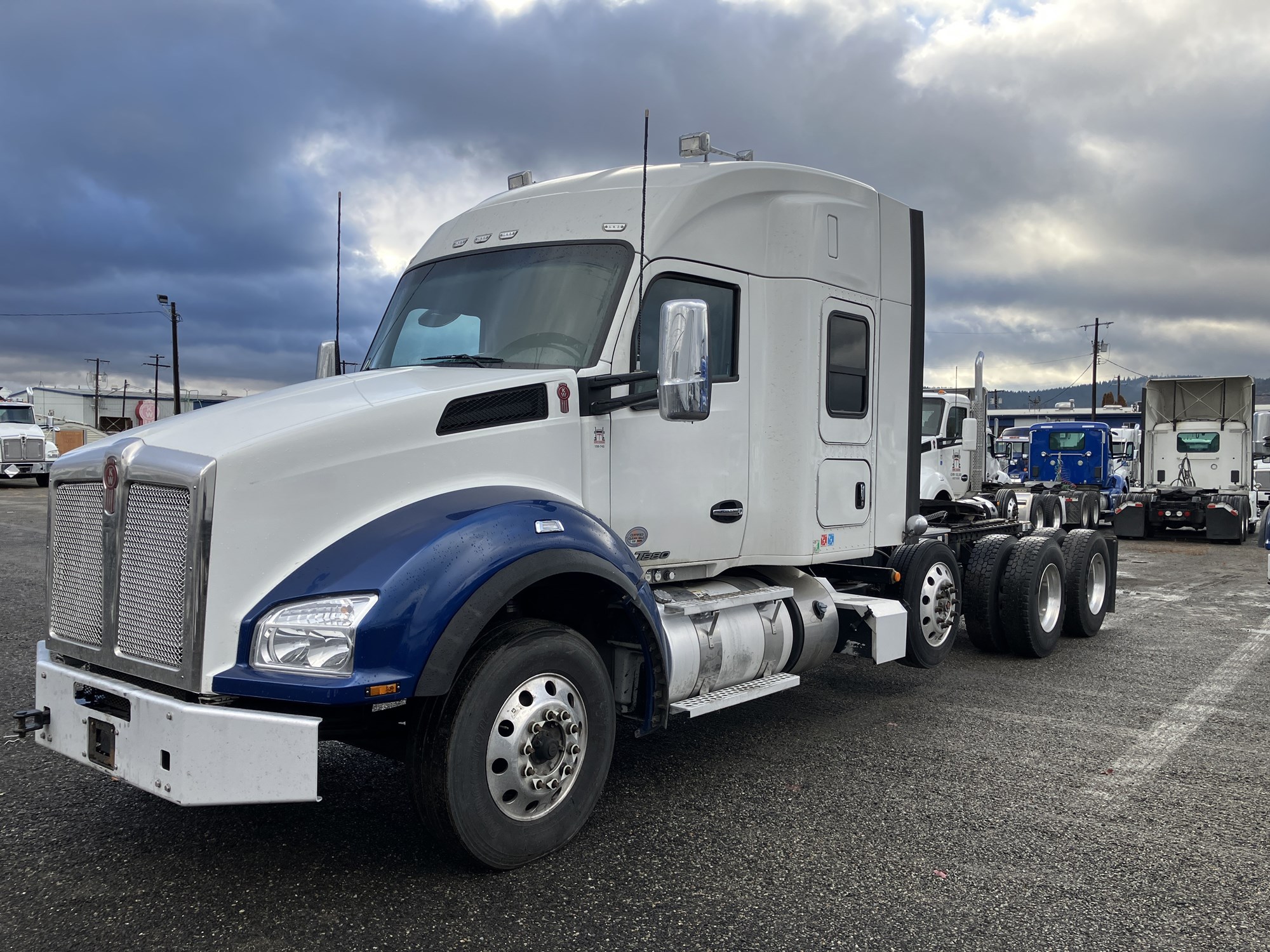2020 Kenworth T880 2020 Kenworth T880 - image 1 of 6