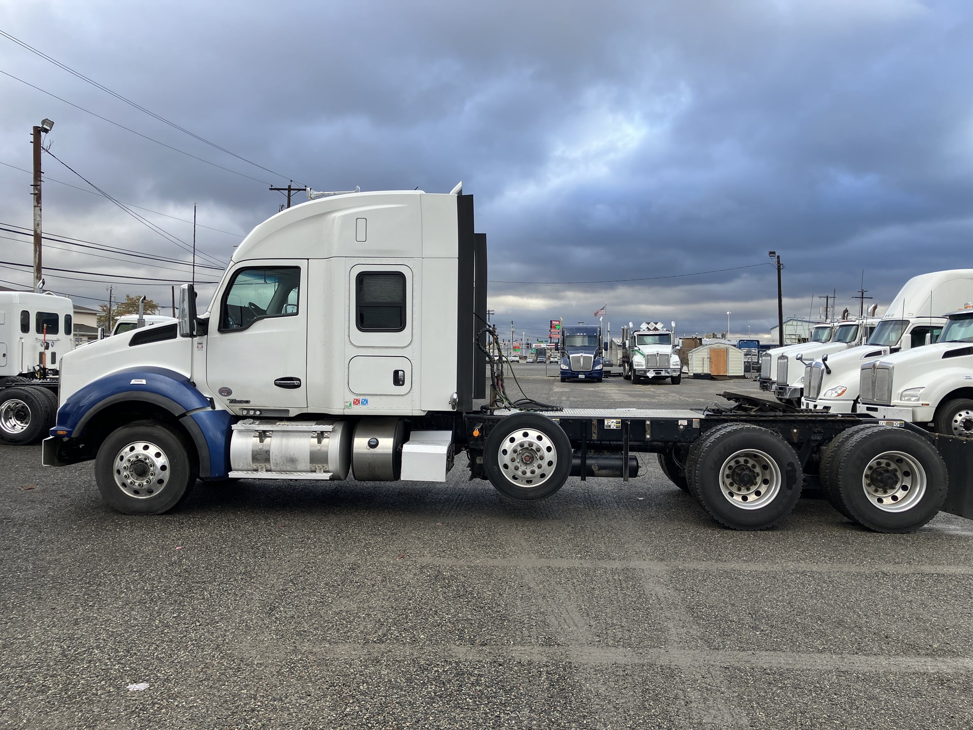 2020 Kenworth T880 2020 Kenworth T880 - image 2 of 6