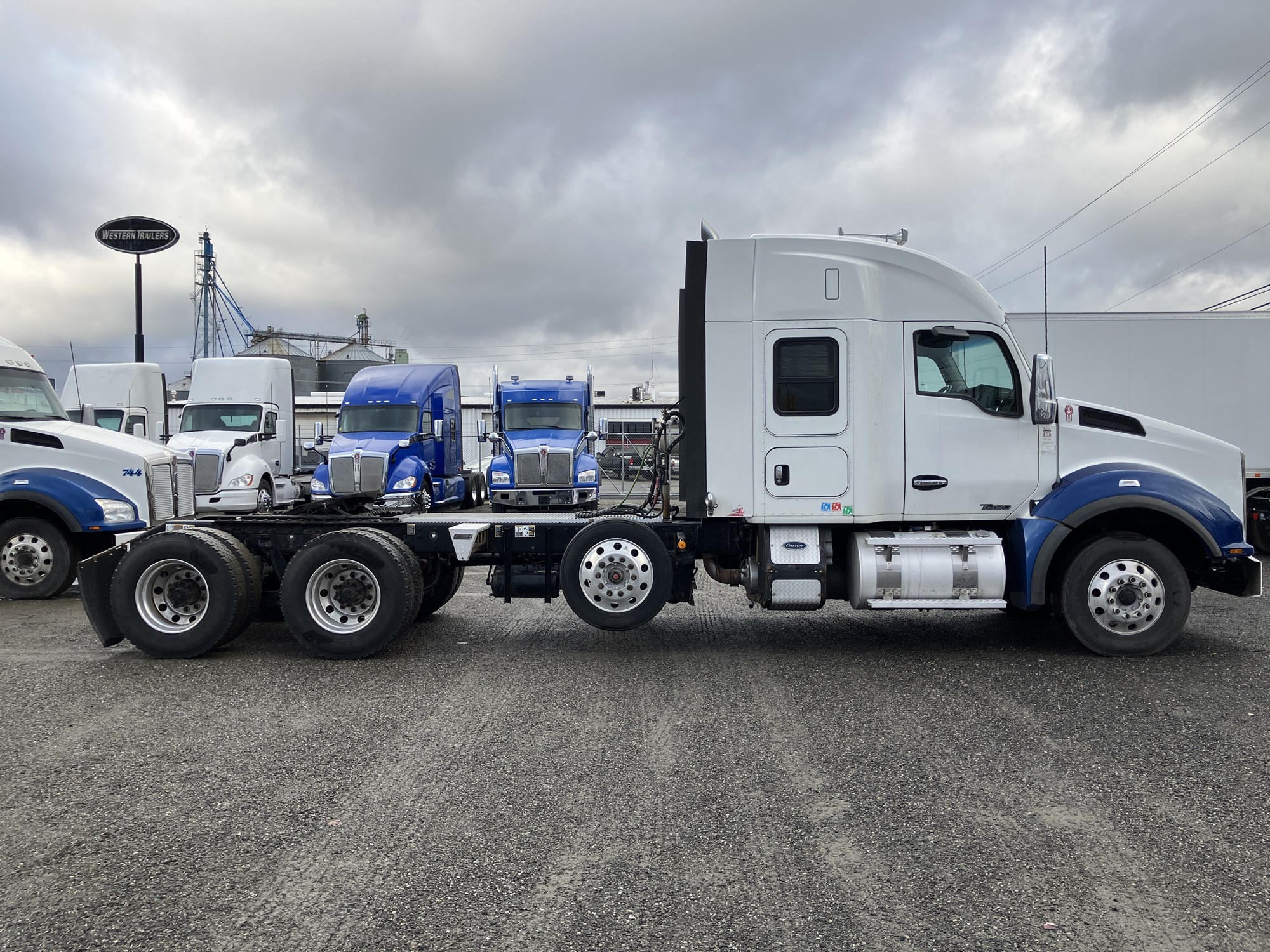 2020 Kenworth T880 2020 Kenworth T880 - image 4 of 6