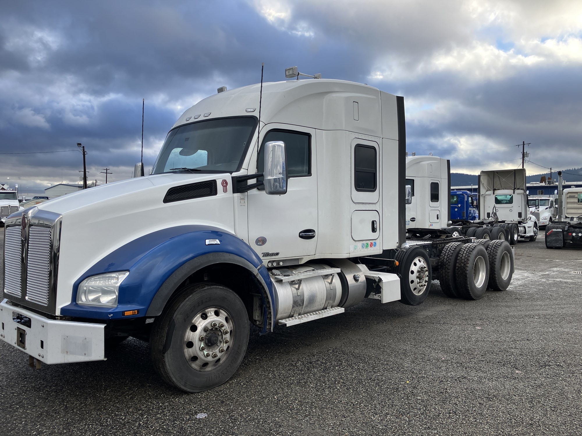 2020 Kenworth T880 2020 Kenworth T880 - image 1 of 6