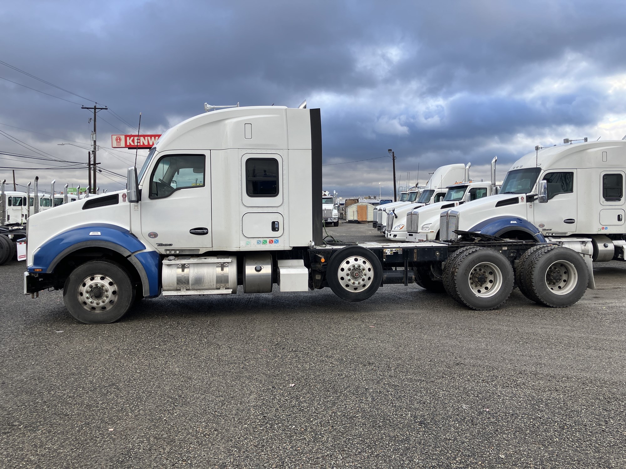 2020 Kenworth T880 2020 Kenworth T880 - image 2 of 6