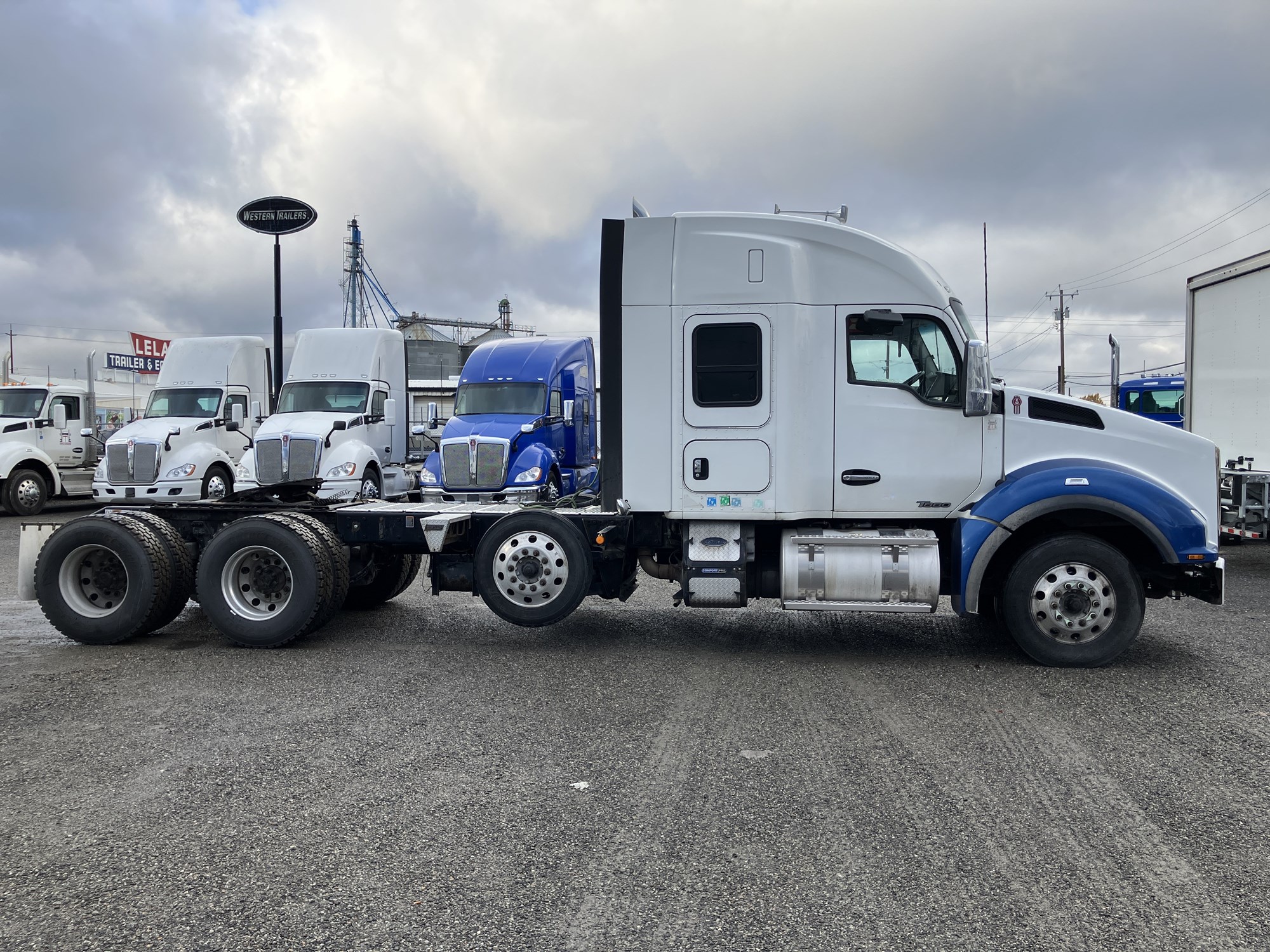 2020 Kenworth T880 2020 Kenworth T880 - image 4 of 6