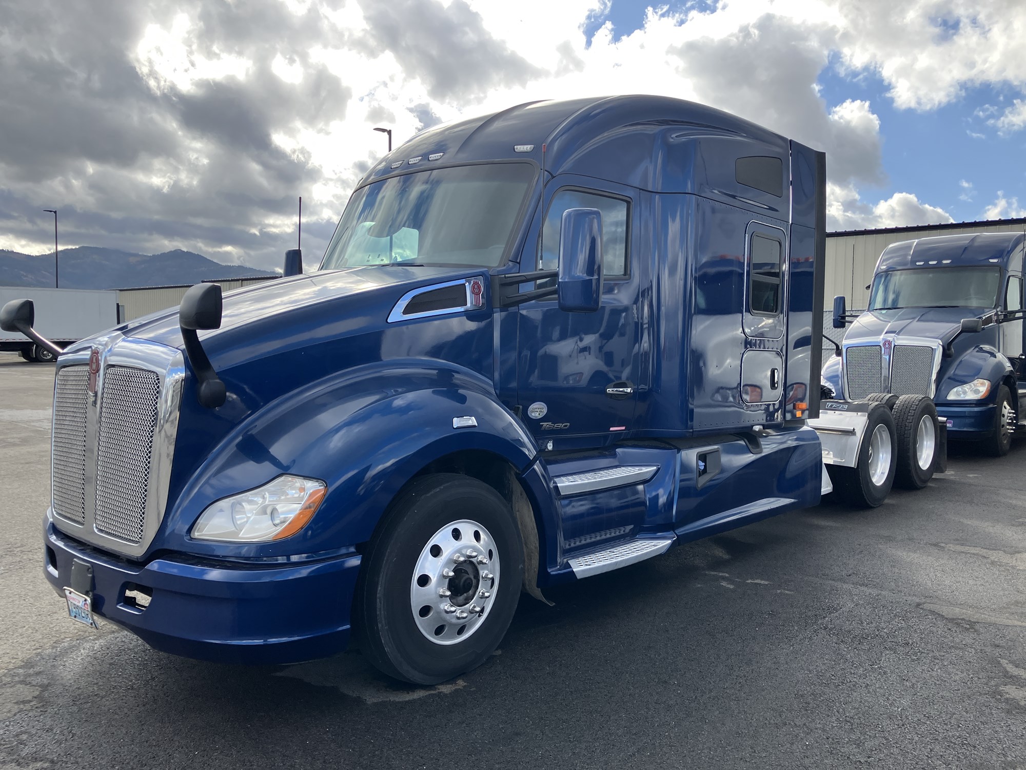2020 Kenworth T680 2020 Kenworth T680 - image 1 of 6