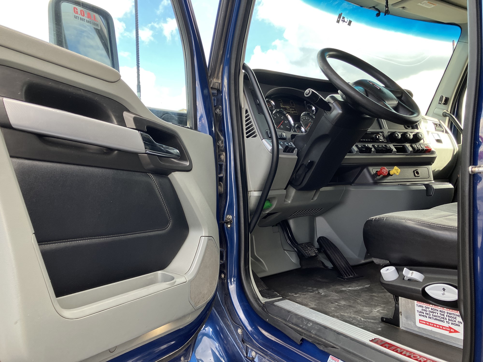 2020 Kenworth T680 2020 Kenworth T680 - image 5 of 6