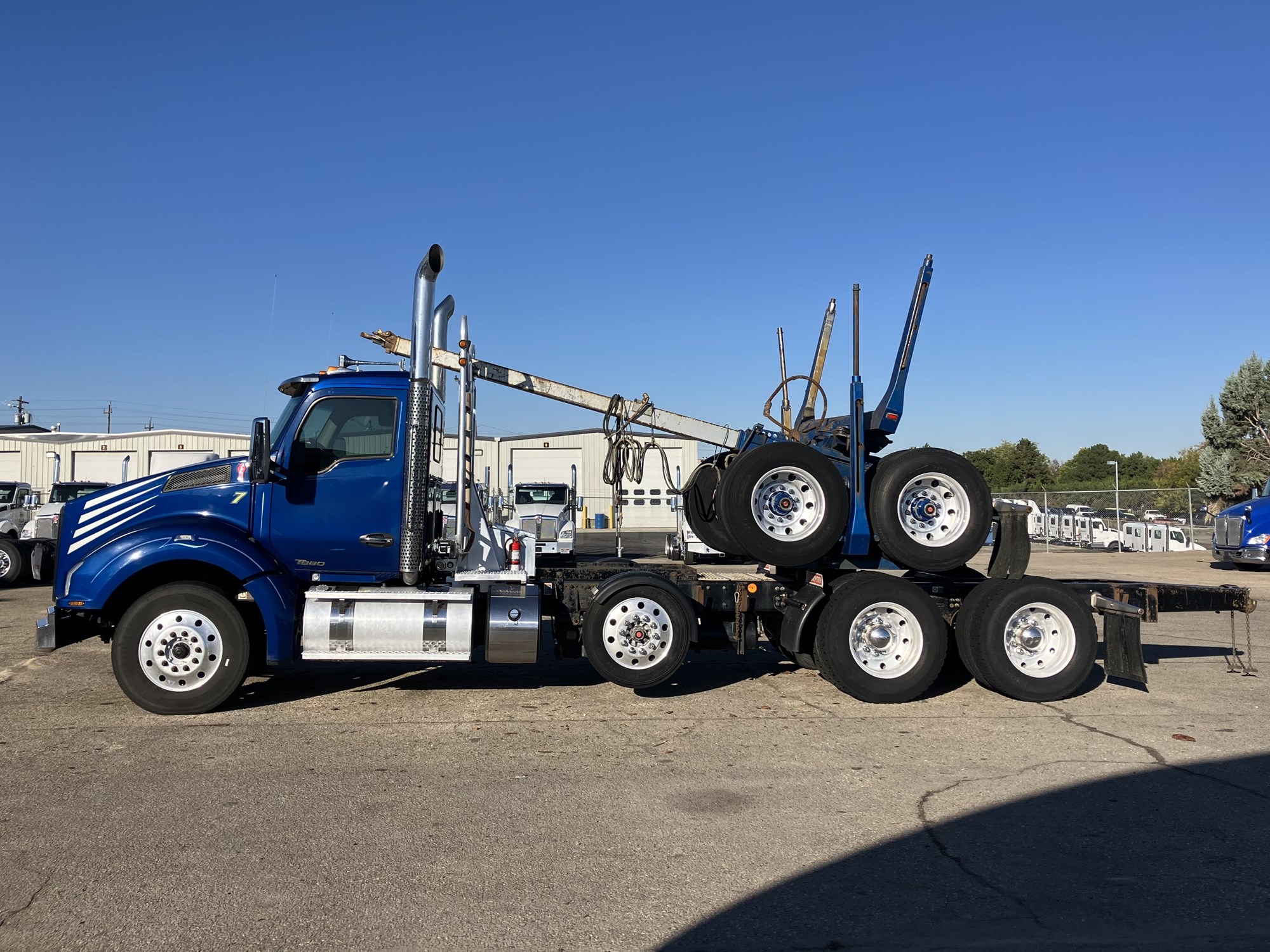 2020 Kenworth T880 - image 1 of 6