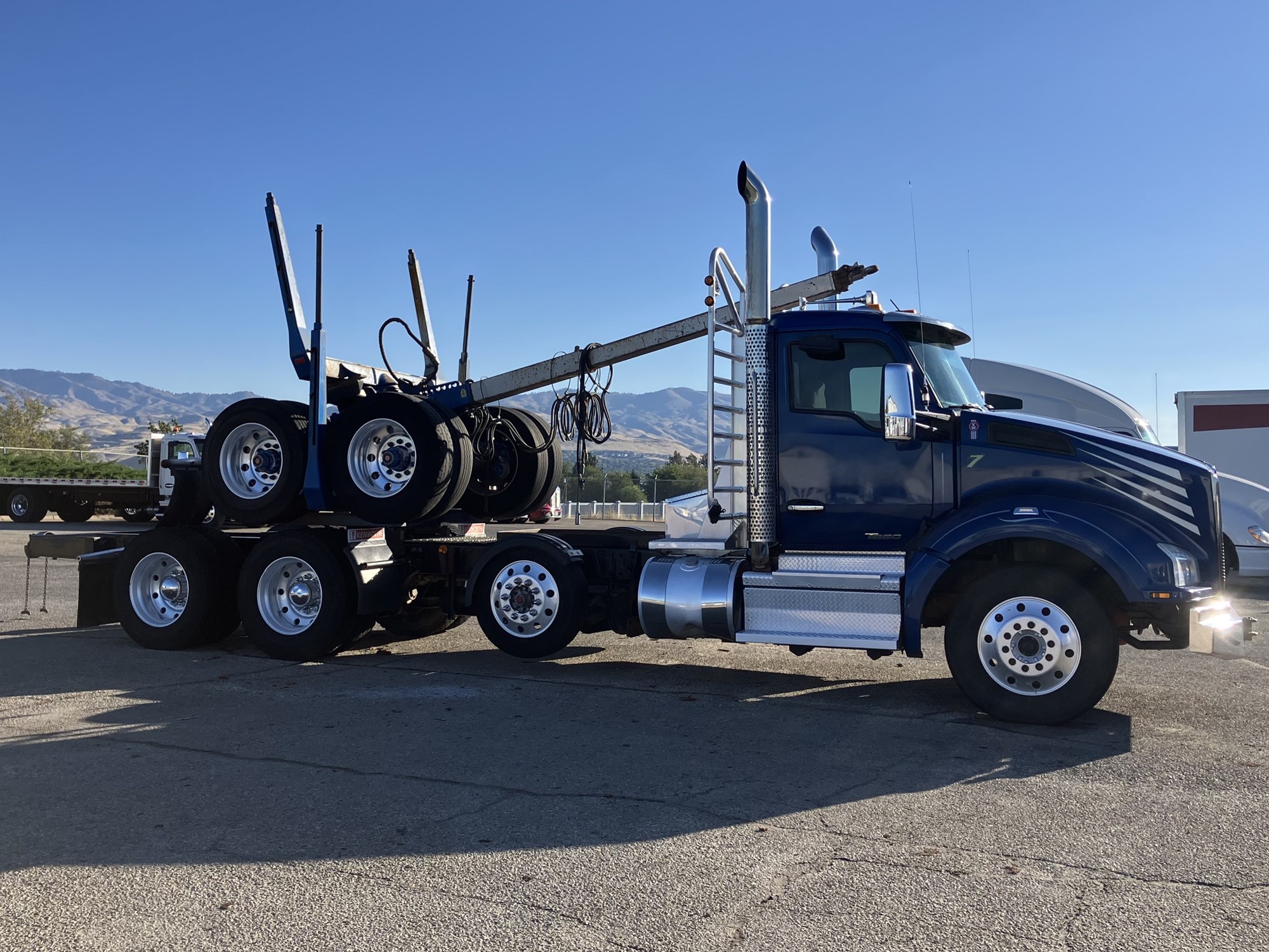 2020 Kenworth T880 - image 2 of 6