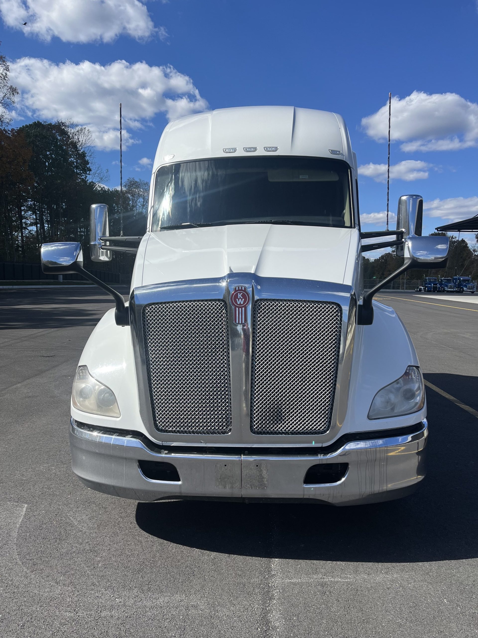 2020 Kenworth T680 - image 2 of 6