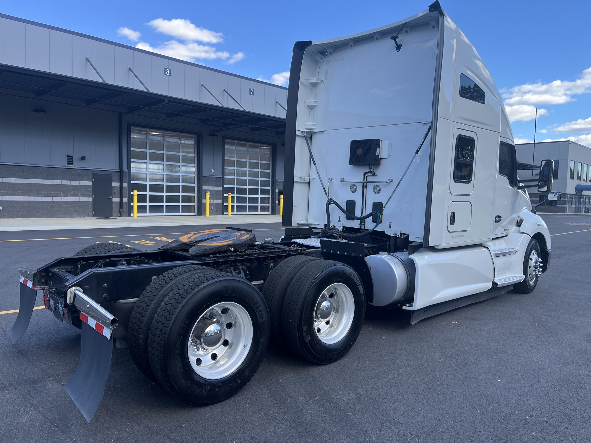 2020 Kenworth T680 - image 4 of 6